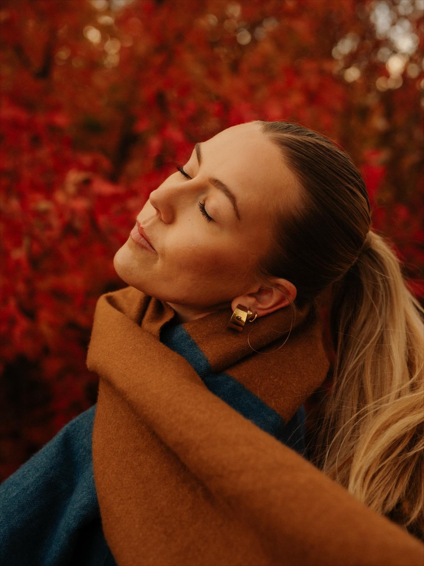the instagram bf clocked in as soon we drove past these gorg red trees @tristanhooman 🍂🍁 I&rsquo;ll never take fall in the Midwest and all its beauty for granted that&rsquo;s for sureee