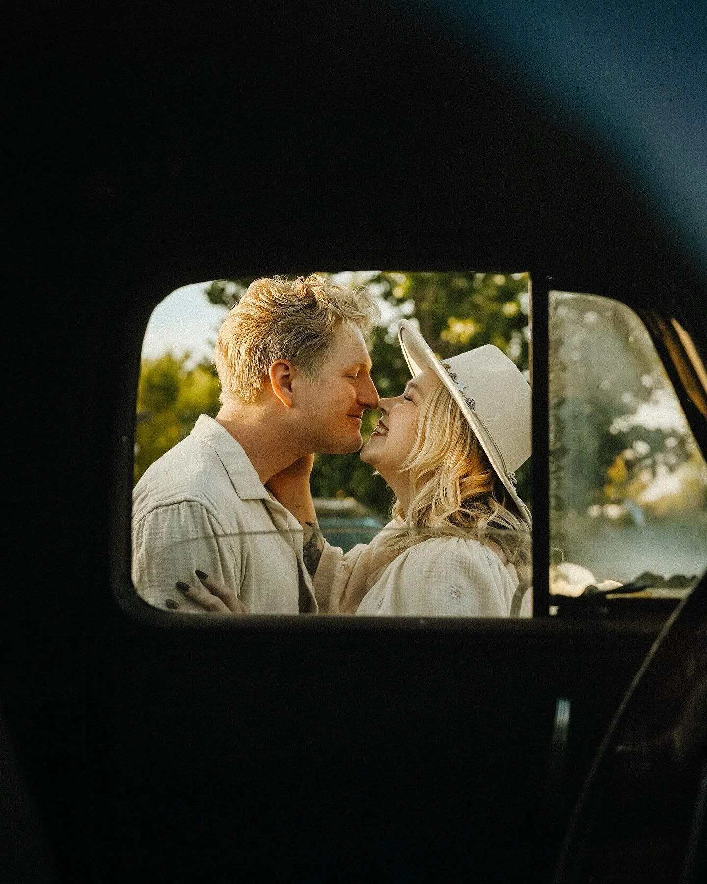 photographers 🤝 old vintage trucks as props