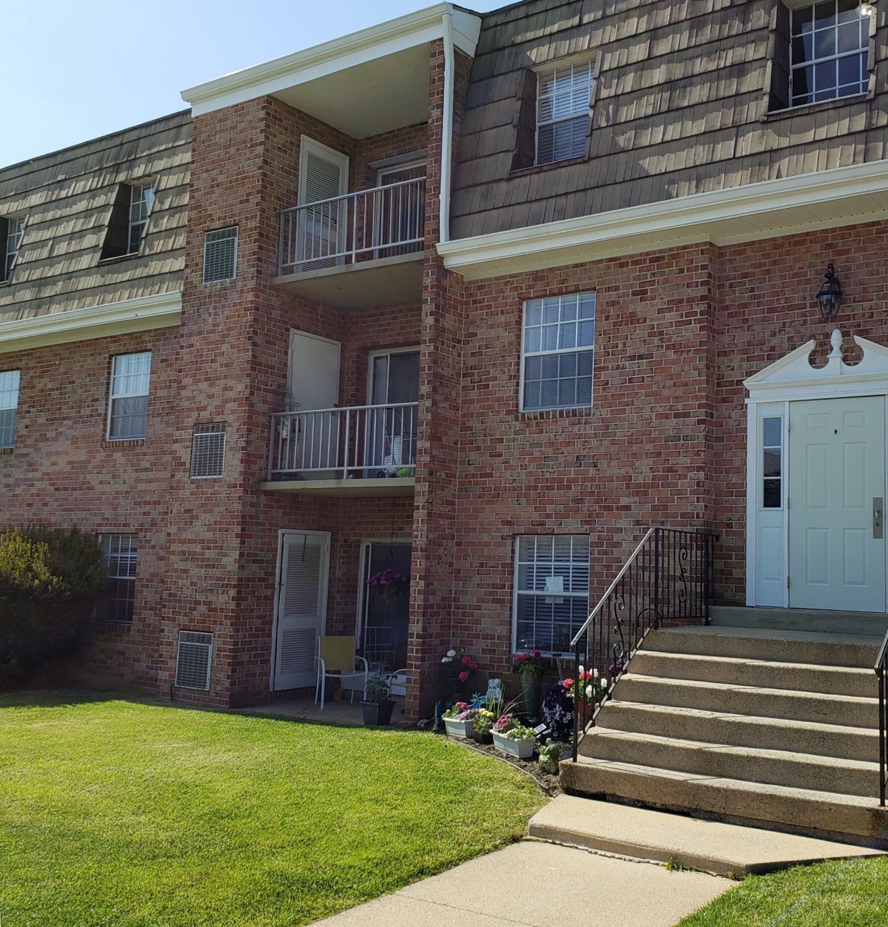 Summit Square Apartments