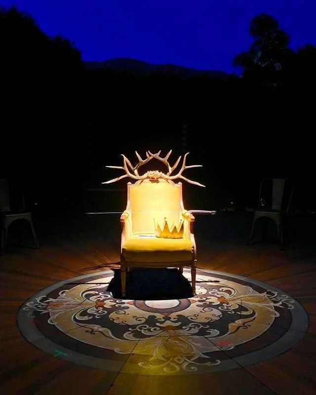 throne in War of the Roses