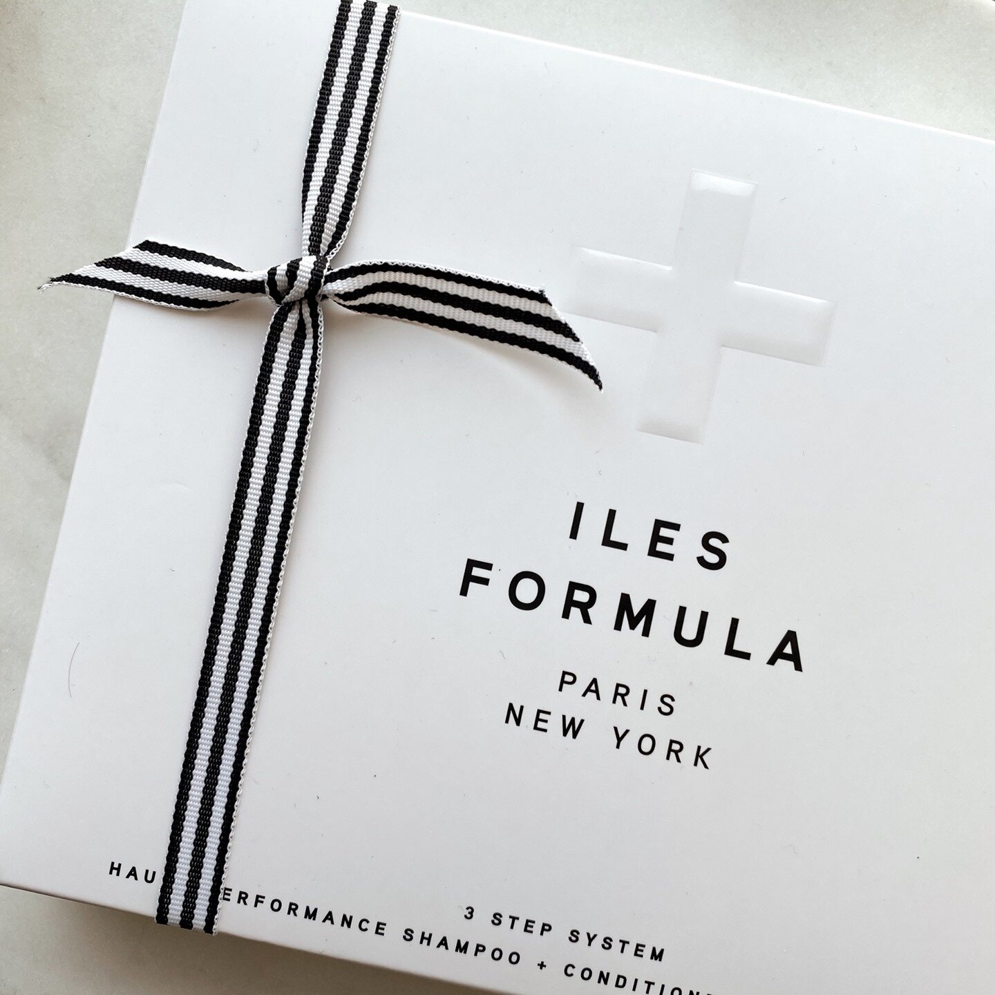 The perfect last minute gift you're looking for is here! Spread the holiday cheer by gifting the @ilesformula_hair 3-step system to a loved one. Available online or at the salon for curbside pick up