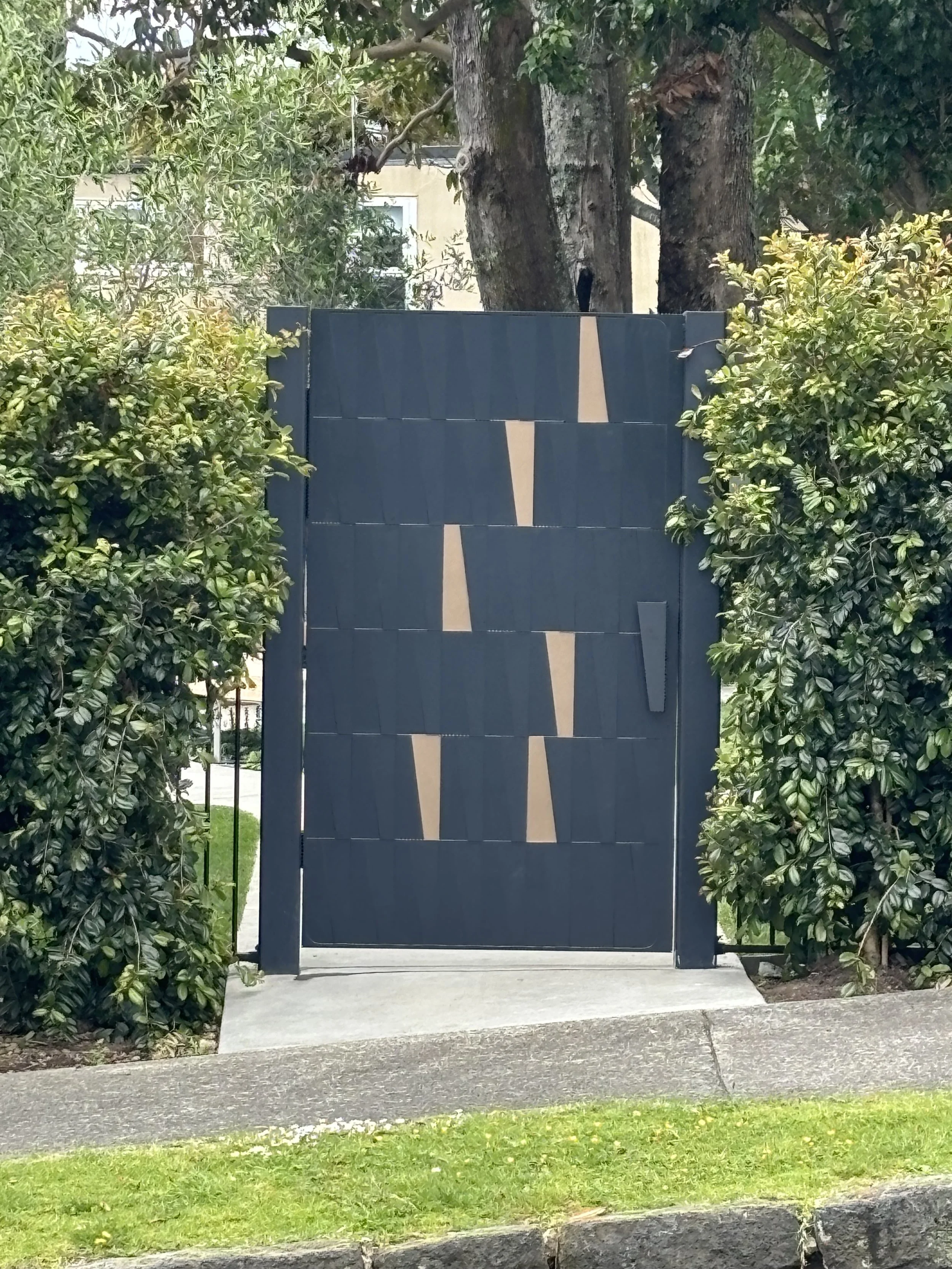 Entrance gate 