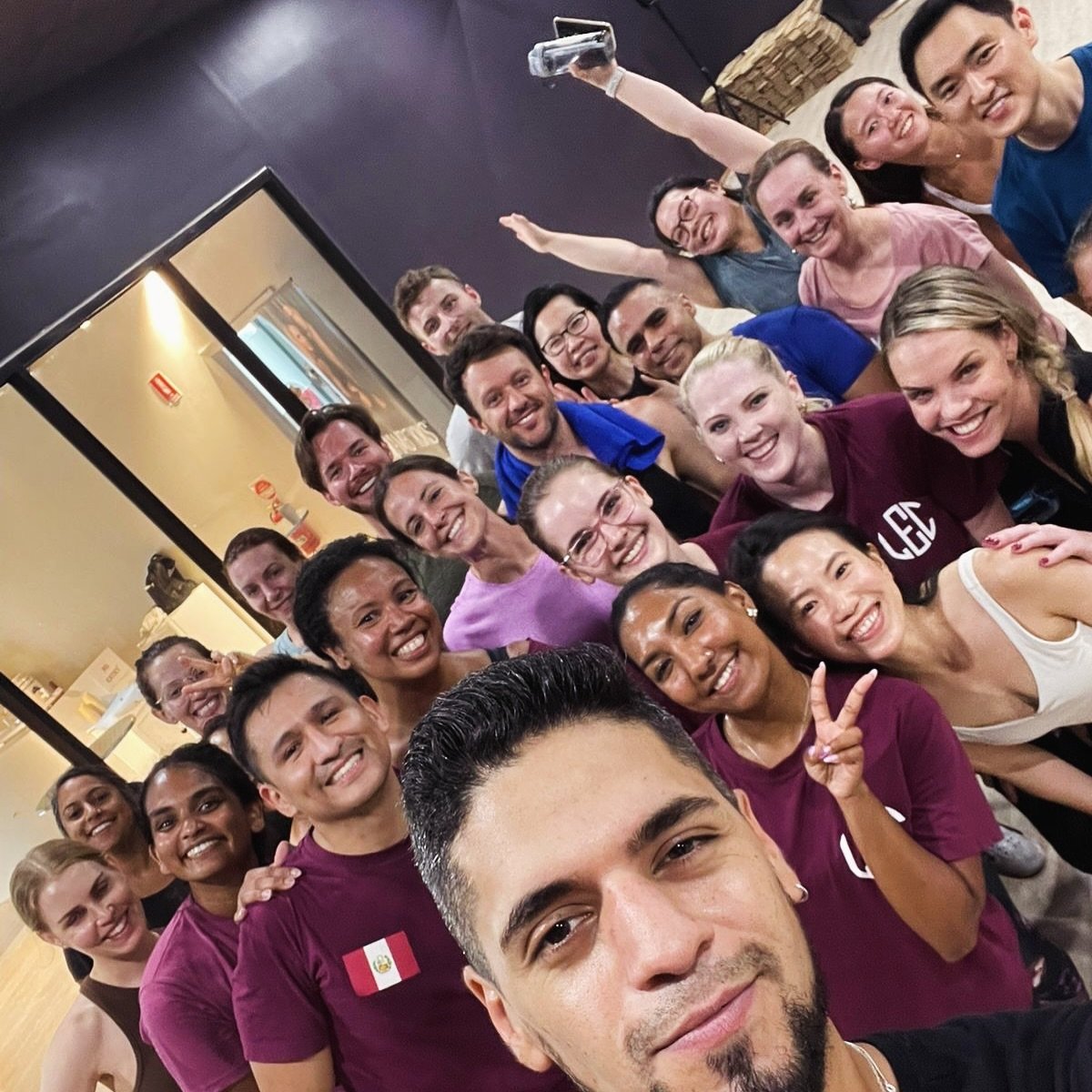 Familia 🥰 We&rsquo;re not just here for the dance classes! We just actually like spending time with each other too!

#danceschool #dancefam #familia #selfie #lec