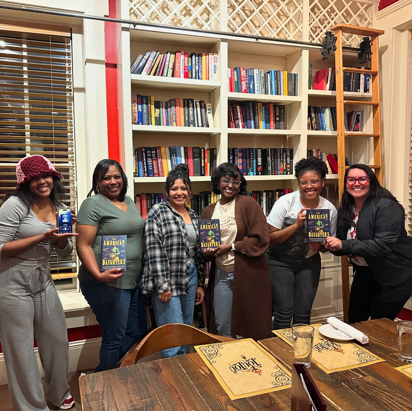 the #eclectixthebookclub meet up for november was so much fun 💚 I&rsquo;m so grateful for this community - and i will continue to say it as much as I can!

THE AMERICAN DAUGHTERS by @mauriceruffin honors a sisterhood of Black woman and their fight f