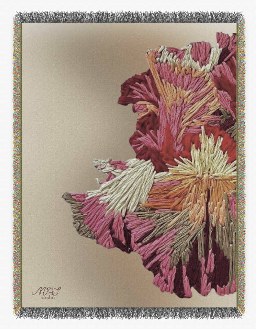 LOOMA - Curiosity Throw