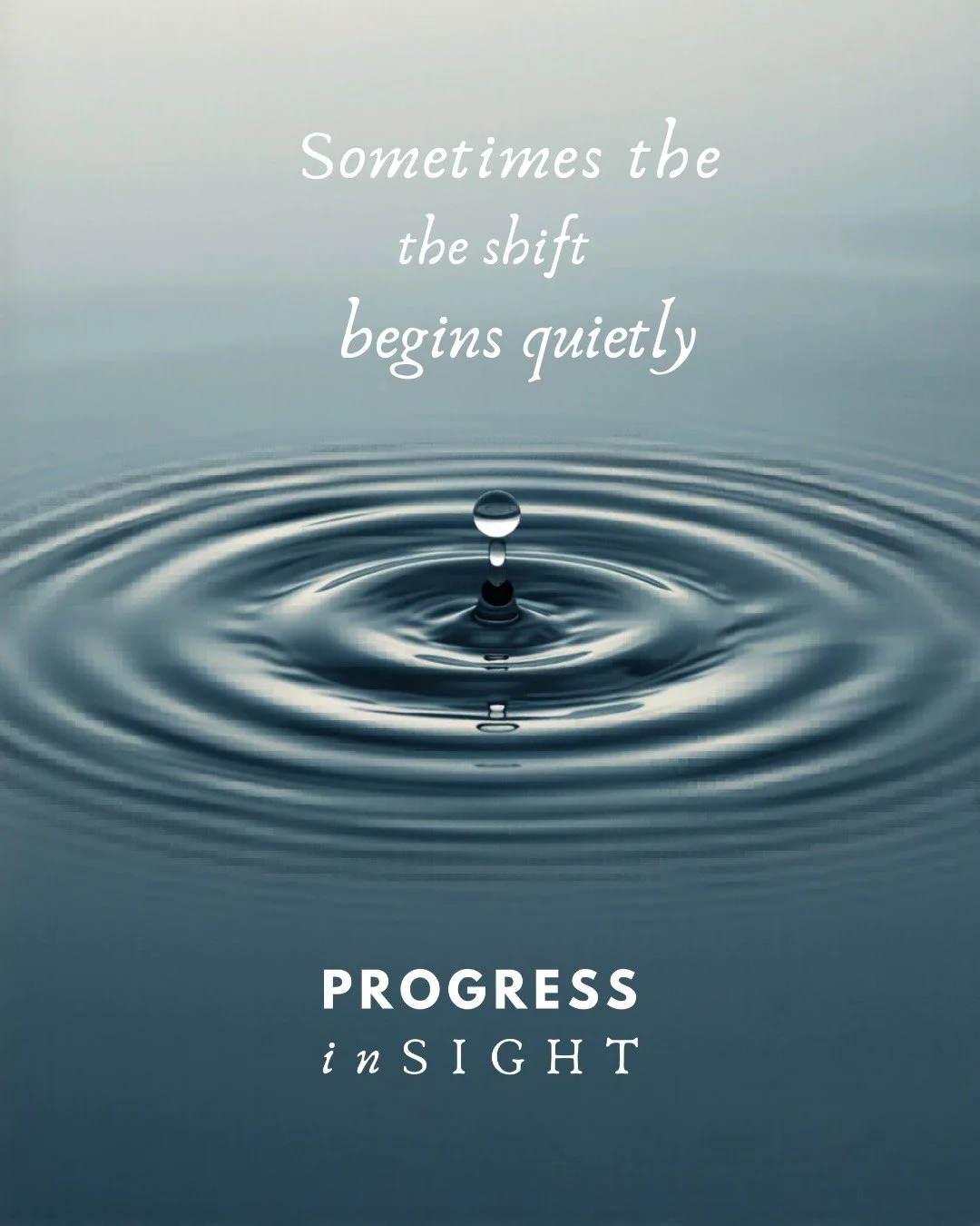 𝗦𝗼𝗺𝗲𝘁𝗶𝗺𝗲𝘀 𝘁𝗵𝗲 𝘀𝗵𝗶𝗳𝘁 𝗯𝗲𝗴𝗶𝗻𝘀 𝗾𝘂𝗶𝗲𝘁𝗹𝘆.
𝗔 𝘁𝗵𝗼𝘂𝗴𝗵𝘁 𝘁𝗵𝗮𝘁 𝘄𝗼𝗻&rsquo;𝘁 𝗹𝗲𝗮𝘃𝗲.
𝗔 𝗽𝗮𝘁𝘁𝗲𝗿𝗻 𝘁𝗵𝗮𝘁 𝗳𝗲𝗲𝗹𝘀 𝘁𝗼𝗼 𝘀𝗺𝗮𝗹𝗹.
𝗔 𝘀𝗲𝗻𝘀𝗲 𝘁𝗵𝗮𝘁 𝘀𝗼𝗺𝗲𝘁𝗵𝗶𝗻𝗴 𝗶𝘀 𝗼𝗽𝗲𝗻𝗶𝗻𝗴.

The subt