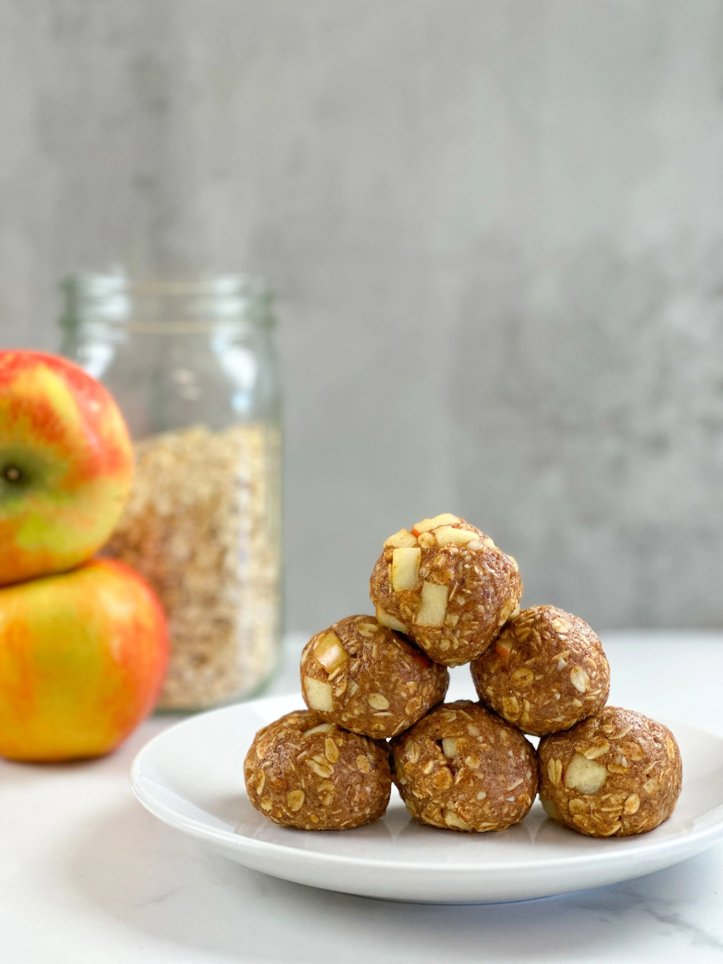 Bocaditos energéticos de mantequilla de almendras y manzana