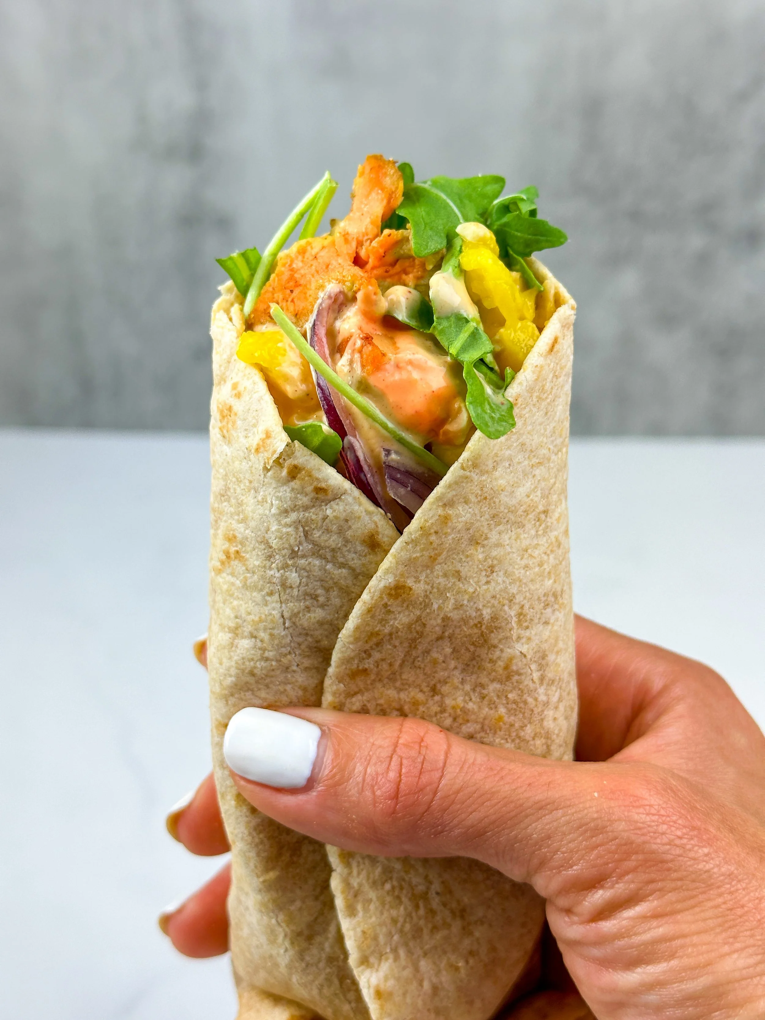 Wraps de pollo y salsa de mango