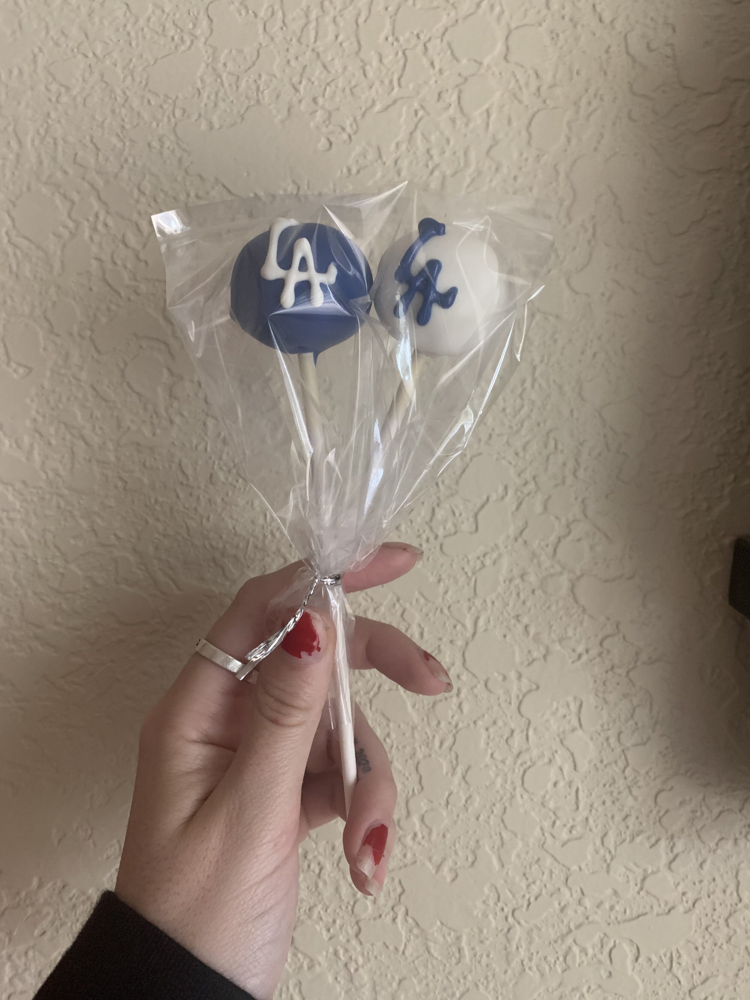 Dodgers Cake Pop 006.jpeg