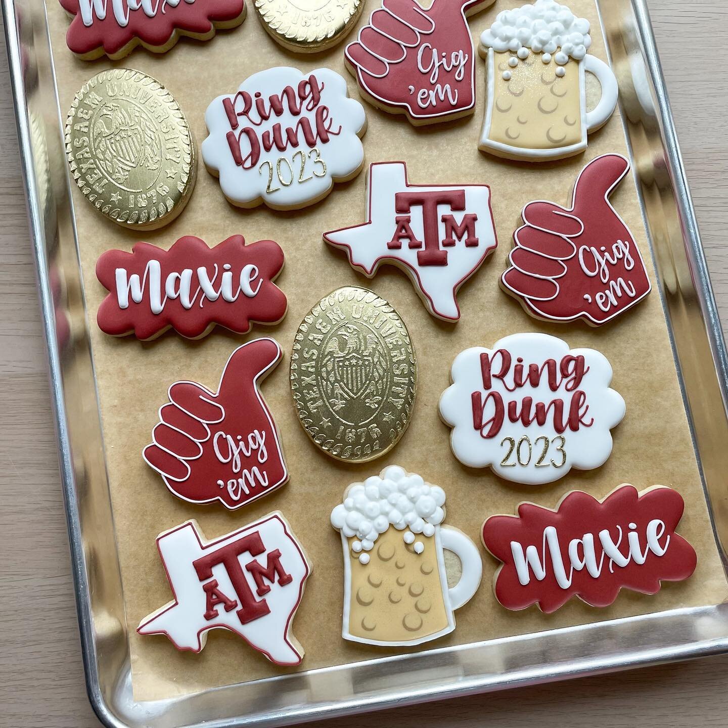 Aggie ring dunk cookies!

#cookies #aggiecookies #aggies #ringdunk #ringdunkcookies #graduationcookies #decoratedcookies #cookiedecorating #austincookies #bakery #lifeissweet #austintx #budatx #buda