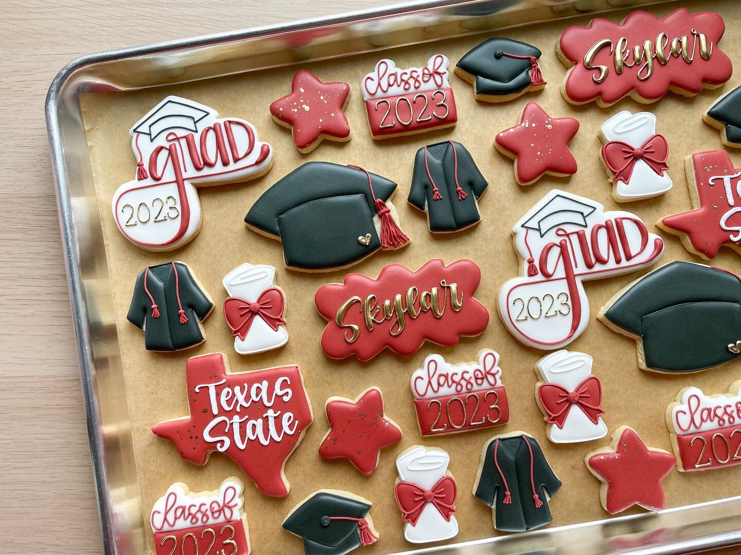 Full on graduation mode over here with lots of grad cookies and cakes going out! I love celebrating academic achievements!! 🎓

#cookies #gradcookies #graduation #graduationcookies #texasstatecookies #txstatecookies #decoratedcookies #cookiedecoratin