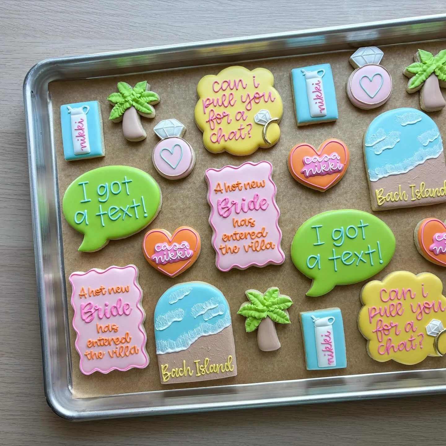 Love Island bachelorette cookies! 🌴
I was so excited when this order request came in, and immediately I knew I wanted to make a water bottle cookie with her name on it ☺️
Do you watch love island?