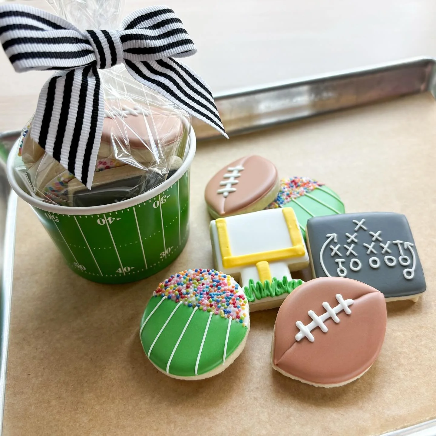 Fall cookie flash sale is now on!
🍂 Fall flavored drop cookies are available - 4 flavors to choose from, or try them all!
🍂 My drop cookies are 2 ounces each - I’m not a huge fan of the giant cookies (I like everything to be thoroughly cook