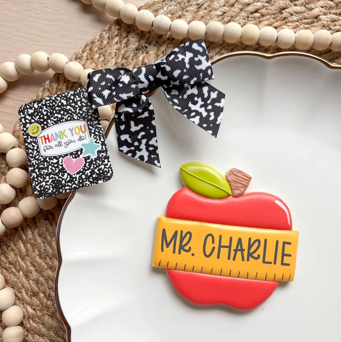 Teacher Appreciation cookies are now available to preorder! Pickup is scheduled for 5/6 and 5/7. If you need cookies earlier than that, please send me an email before placing your order. I know each school celebrates on different days sometimes 🍎

M