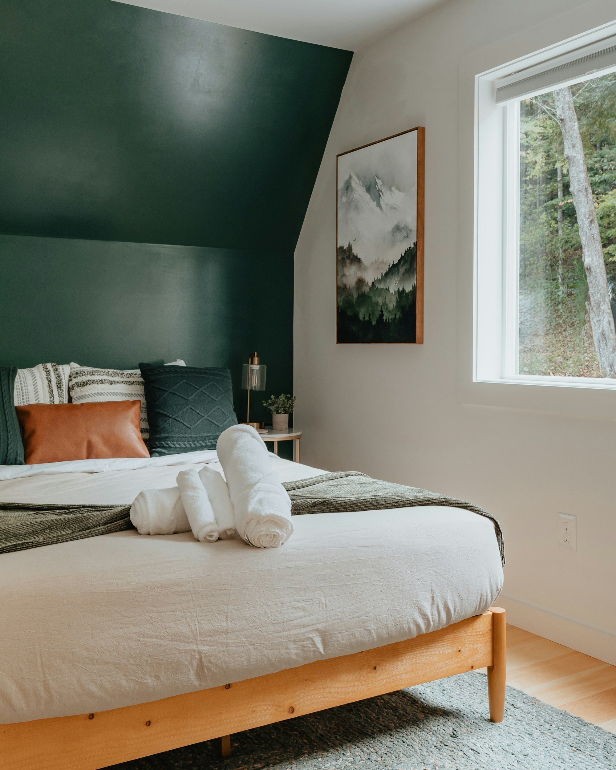 deep green accent wall