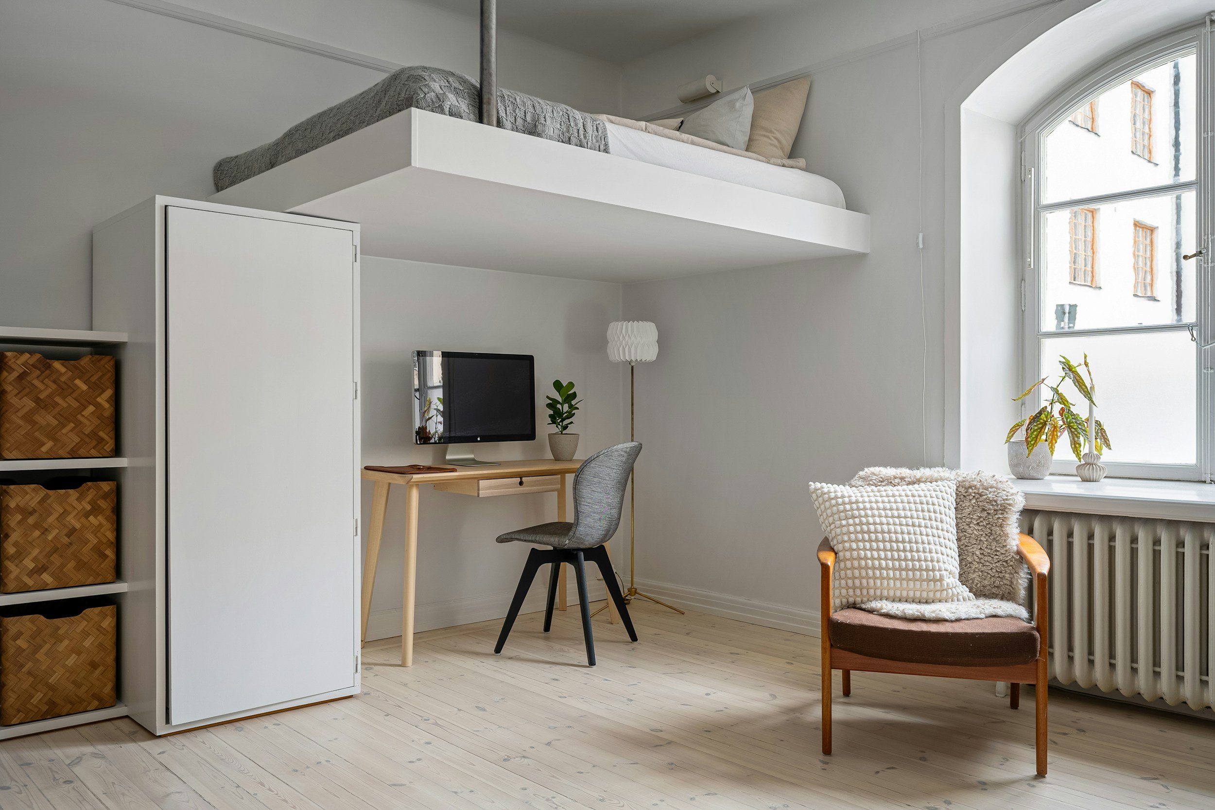 Loft Bed or No Loft Bed? The Tiny Home Sleep Situation, Settled
