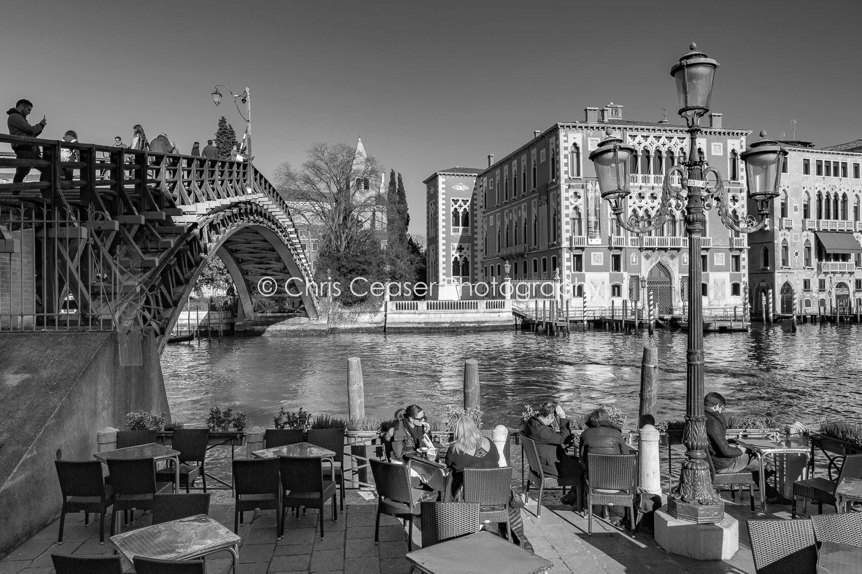 accademia bridge cafe scene mono land jan 16.jpg