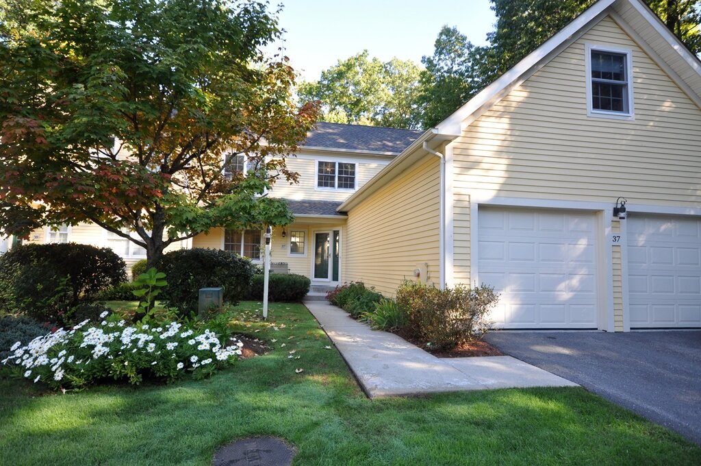 37 Pickman Dr, Bedford