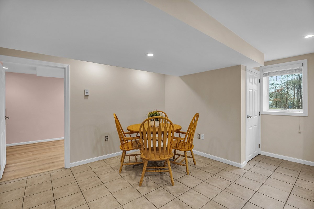 29 Upland Road Burlington Massachusetts Job 28567 0052 MLS.jpg