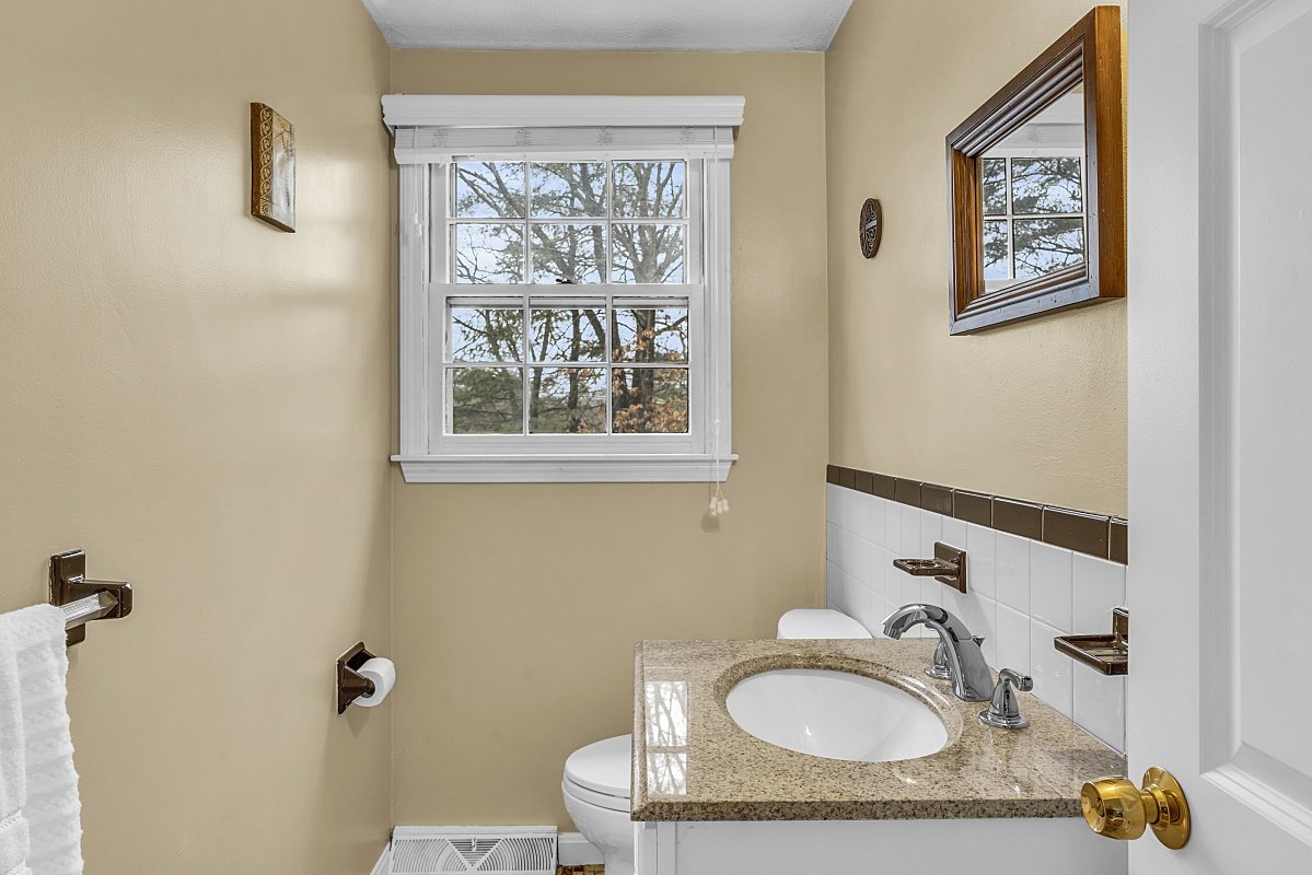 29 Upland Road Burlington Massachusetts Job 28567 0031 MLS.jpg