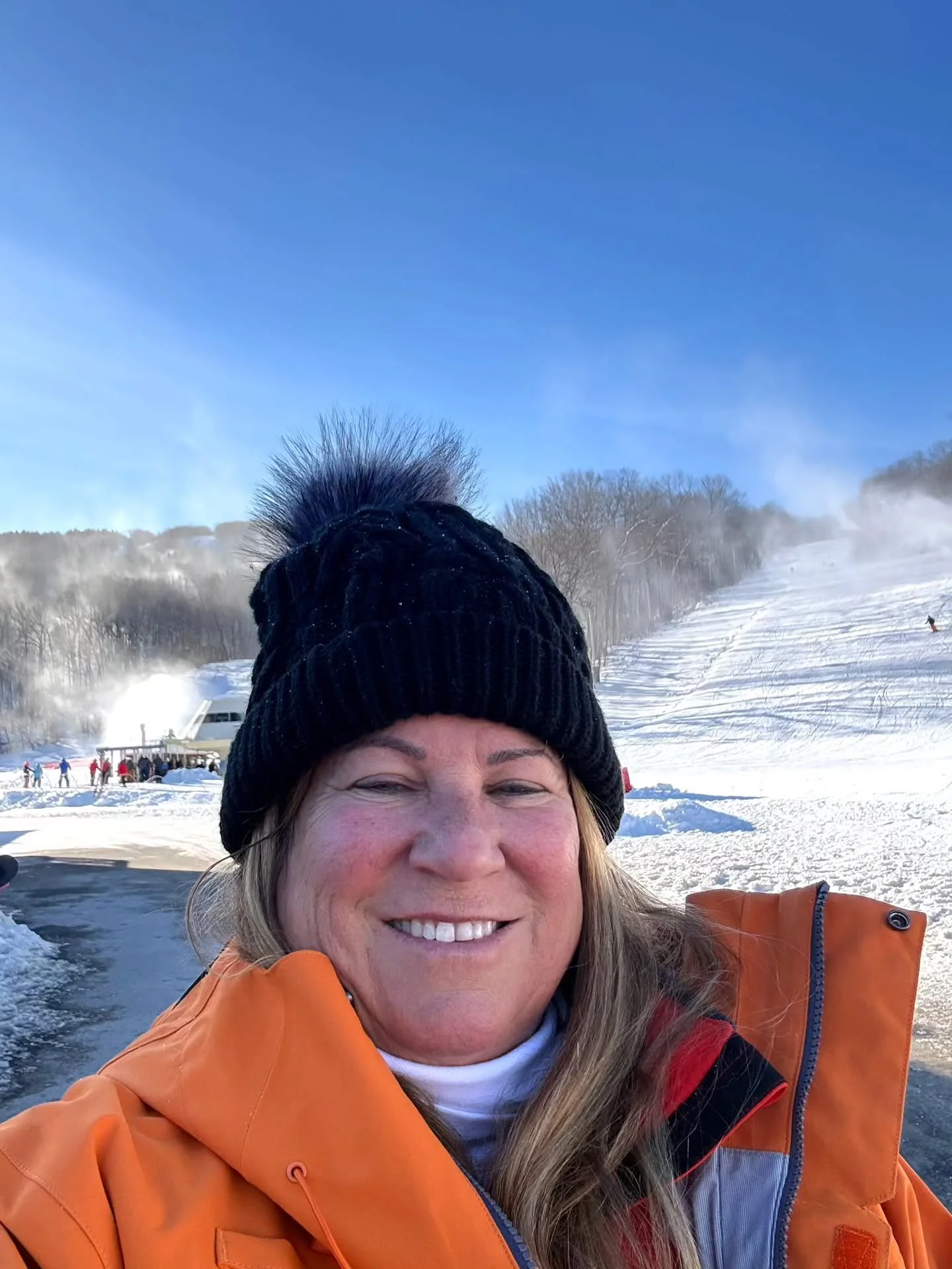 Enjoying my Monday morning at @wachusettmtn  after a VERY busy weekend! ⛷️❄️

#wawawachusett #thedebbiespencergroup #skiing #brrr