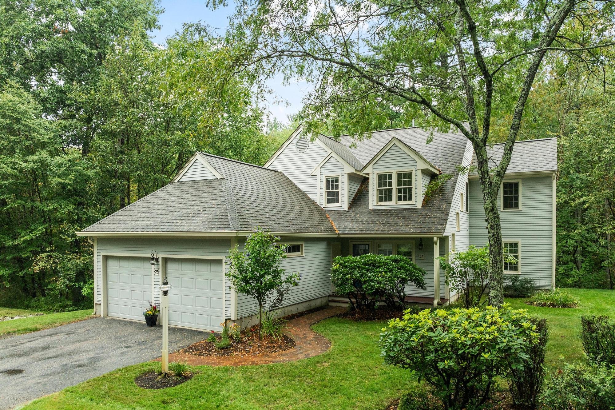 25 Pickman Dr, Bedford
