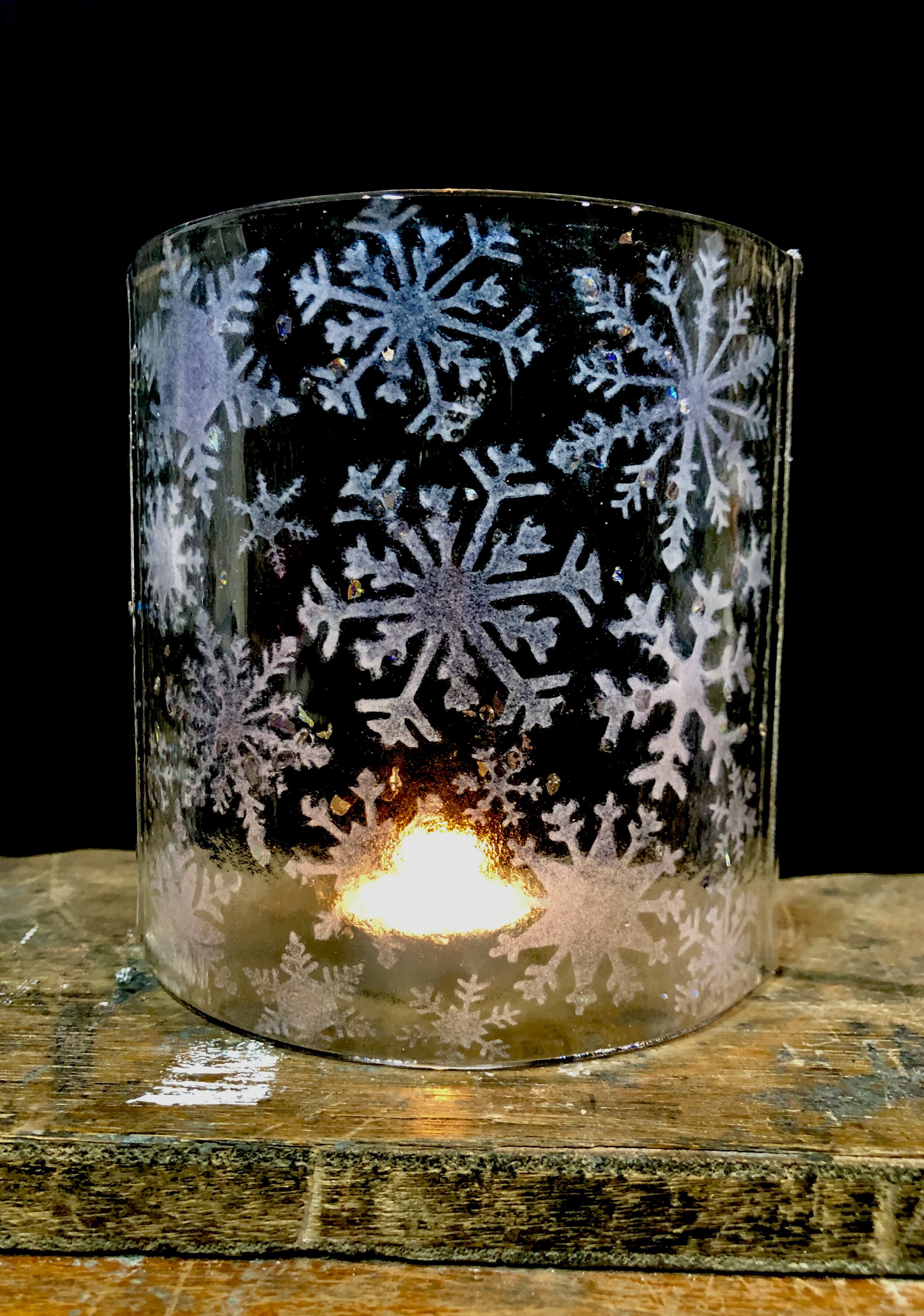 Whitesnowflake,dichro,candlescreen.jpeg