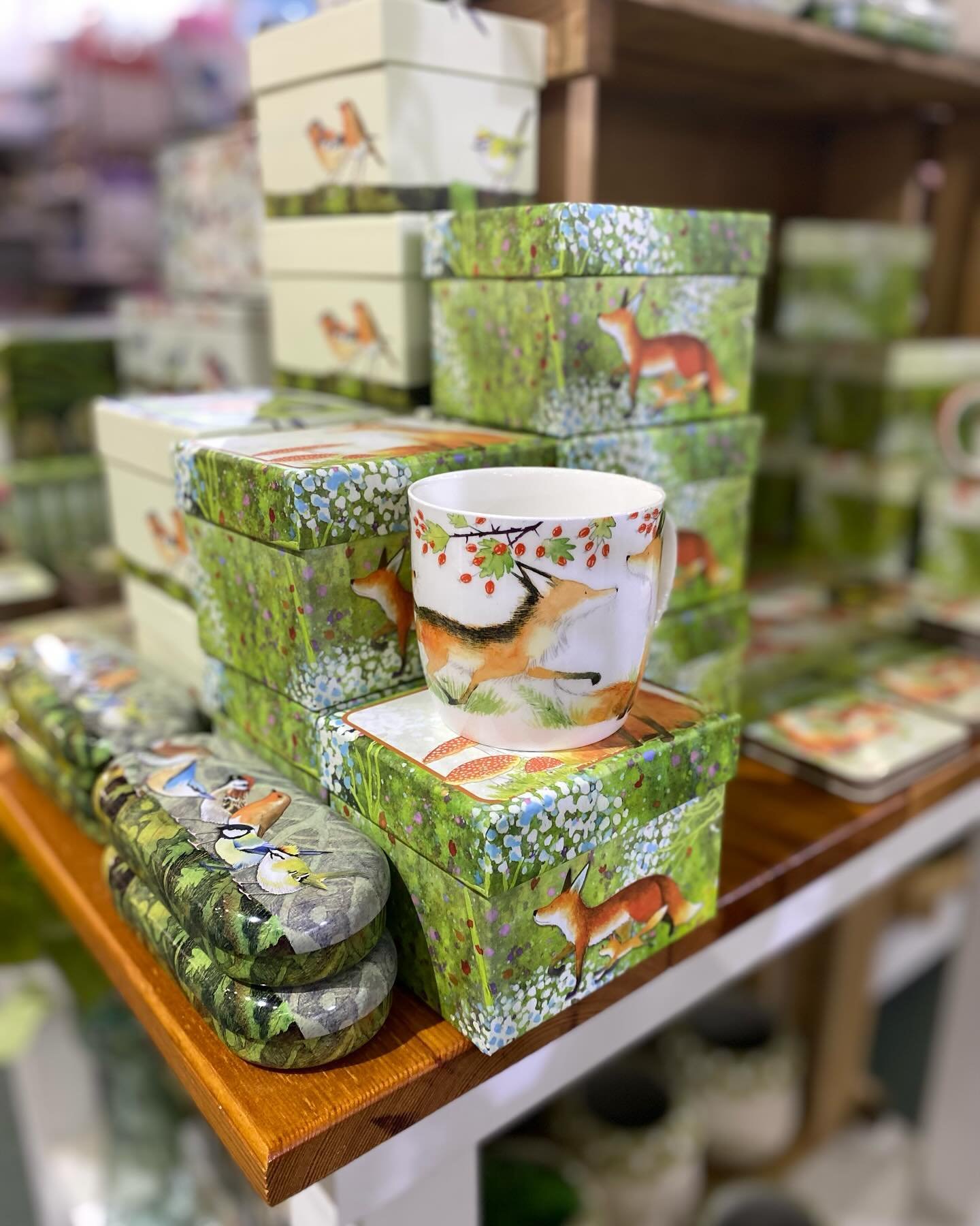 New in at our Woldingham Centre; Emma Ball!
Beautifully illustrated mugs, chopping boards, tins, screen/glasses cloths and coasters. They make lovely gifts or just a treat for yourself 😃
.
.
.
.
#knightsgardencentres #emmaballltd #giftideas #wolding