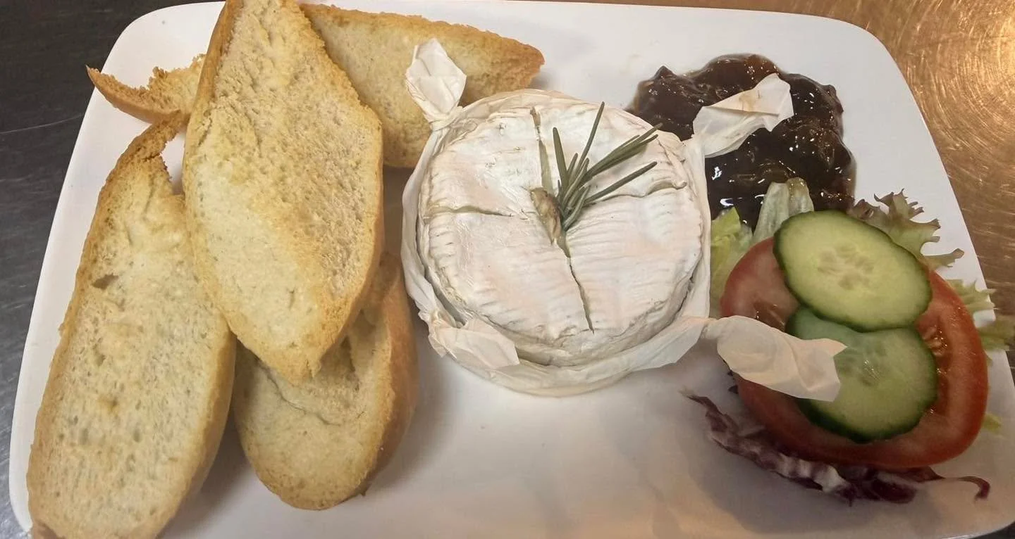Share or not to share&hellip;&hellip;&hellip;. 
Baby-baked Camembert with Crostini &amp; Red Onion Chutney in Seasons, Chelsham tomorrow &pound;9.95 (Saturday)