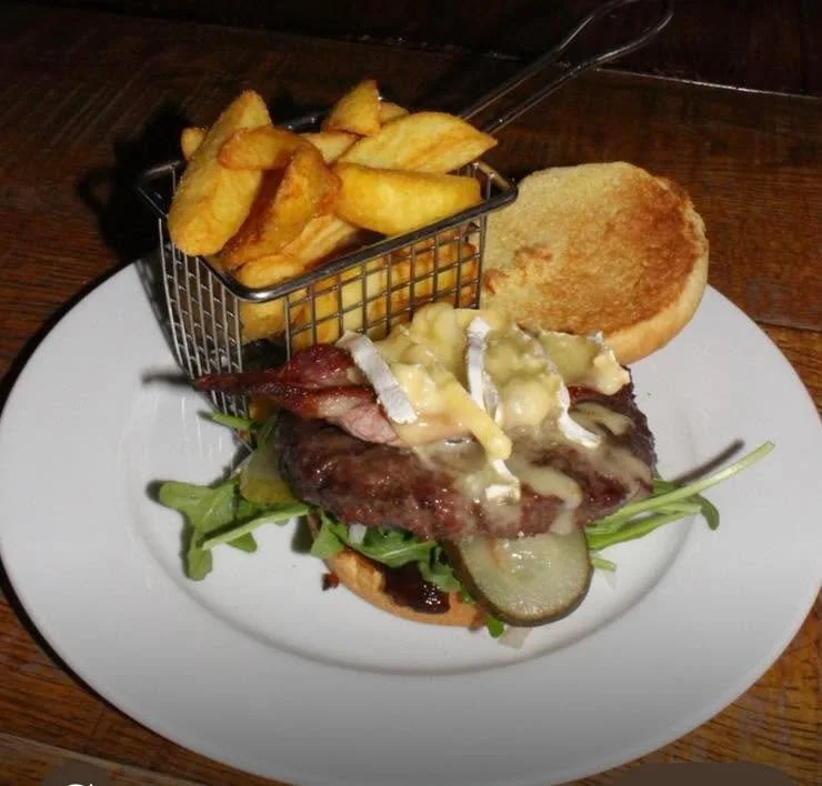 Forget storm Amy! Dave&rsquo;s cooking up another storm of his own this weekend in the Dene with his: 
Brie &lsquo;n&rsquo; Bacon Burger 
Beef or Chicken Burger, served in a brioche bun, with bacon, brie, rocket, white onion, caramelised red onions a