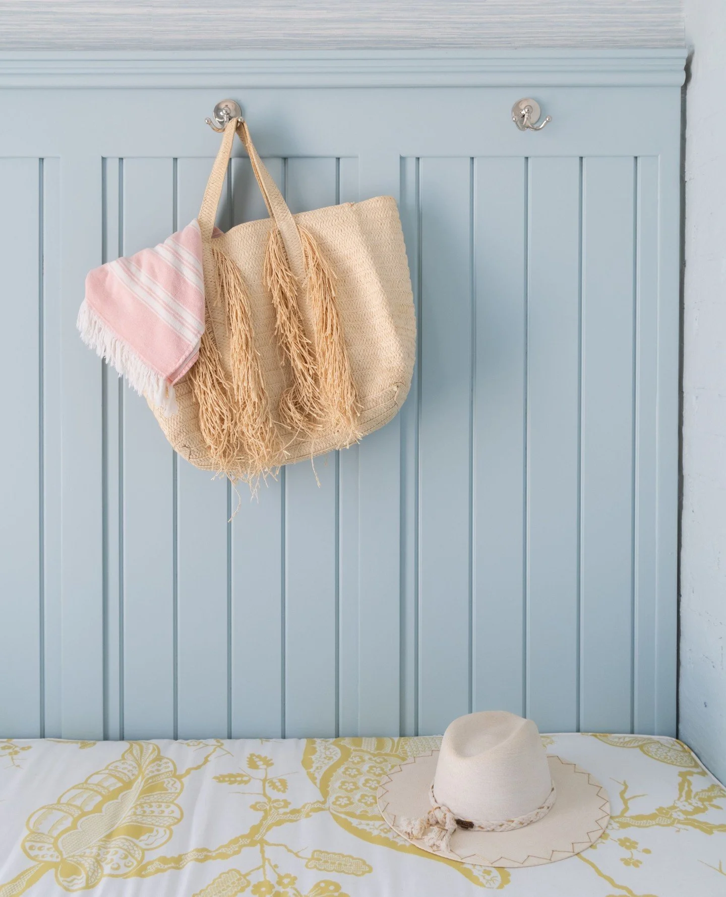 Pool days out, cozy days in 🍂 Officially hanging up the beach bag for cozy fall days.⁠
⁠
#GarrowInteriors #InteriorDesign #FallHome #LuxuryInteriors #DesignDetails #HomeDecor #NashvilleInteriors