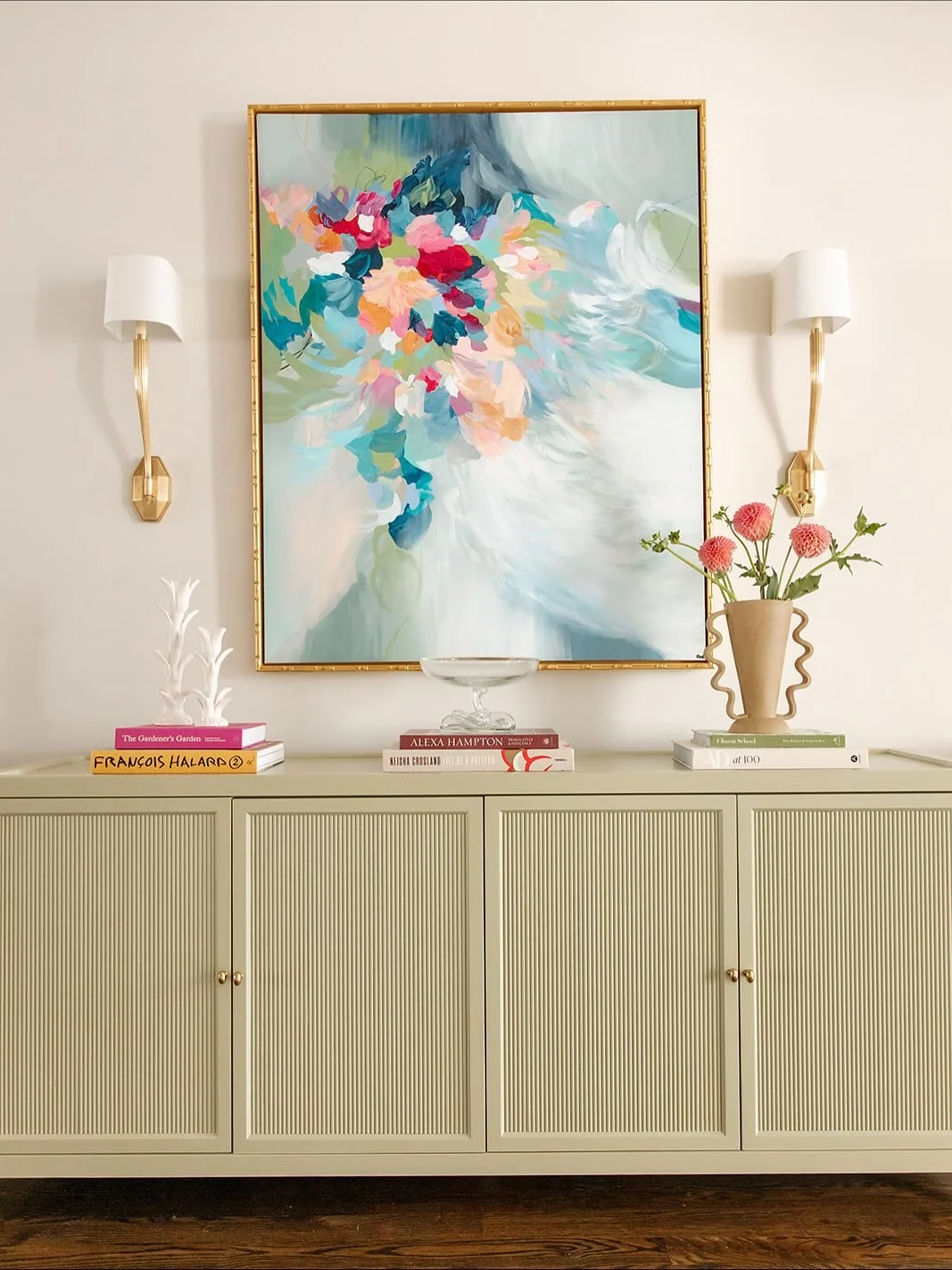 Where color meets calm and every piece finds its purpose 🤍
#GarrowInteriors #InteriorDesign #DesignDetails #NashvilleInteriors #DesignTips #HouseGoals