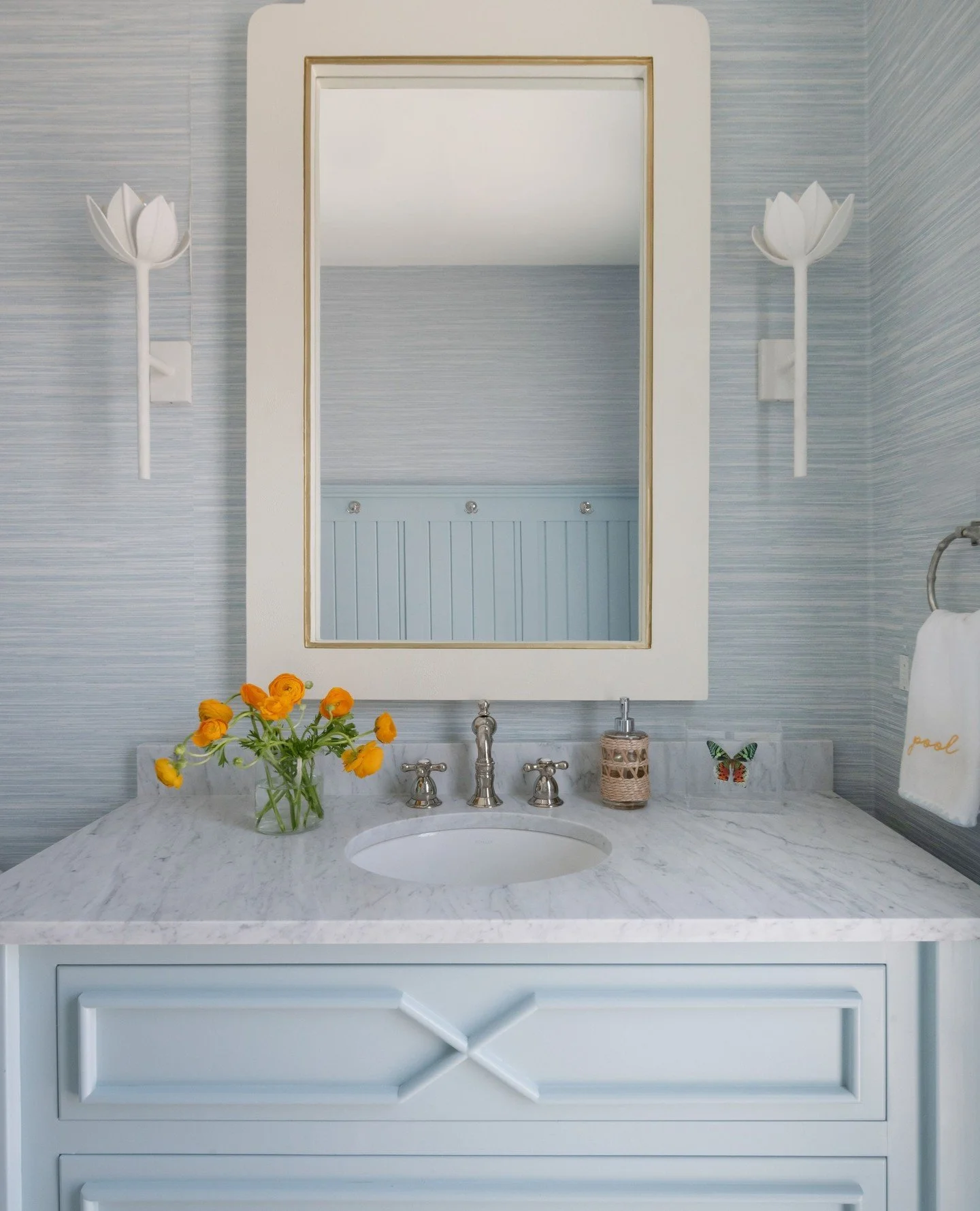 Loving what we see in this reflection: pool days and summer so soon ⛱️⁠
⁠
#garrowinteriors #nashvilleinteriordesigner #poolhouse #designinspo #nashvillehomes