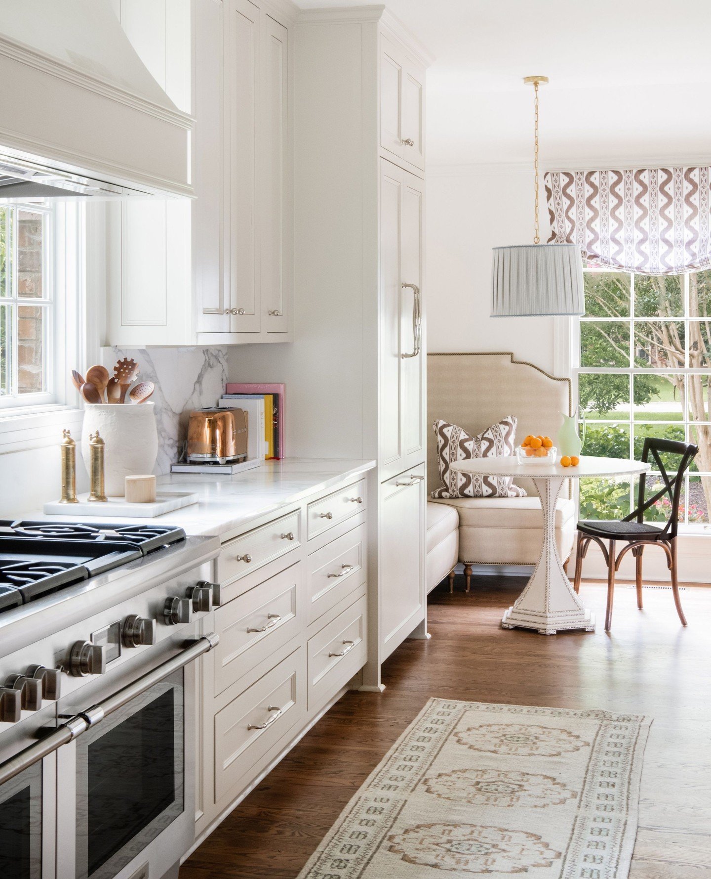 A kitchen that serves looks and endless snacks ✨️⁠
⁠
#garrowinteriors #nashvilleinteriordesigner #luxuryhomes #dreamkitchen #nashvilledesign