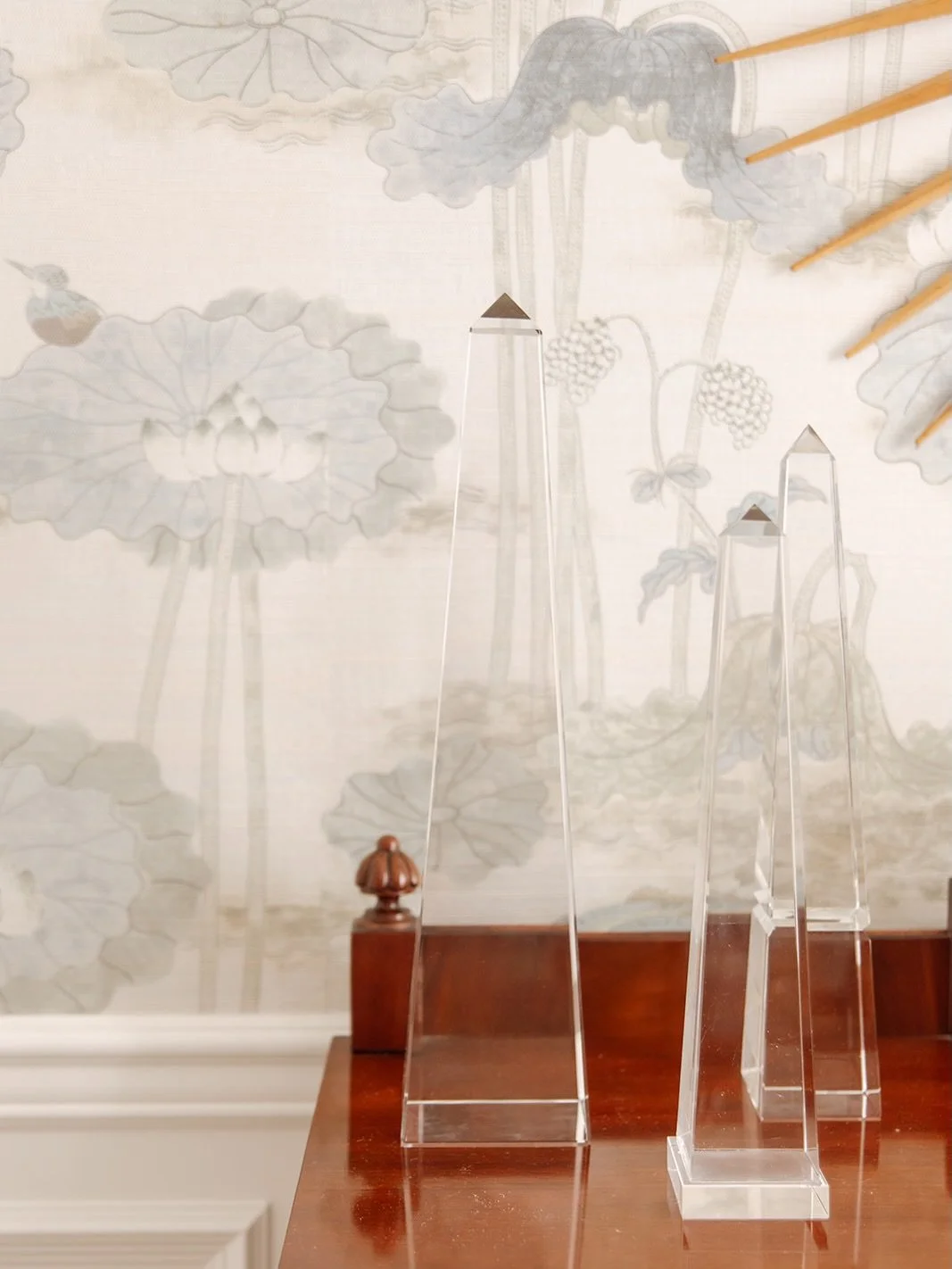 Dining rooms are the perfect place to play with seasonality&mdash;without it ever feeling cheesy ✨

Think fresh blooms, china that pulls in the colors of the season, and a candle to set the mood. It&rsquo;s all about creating a table that feels as go