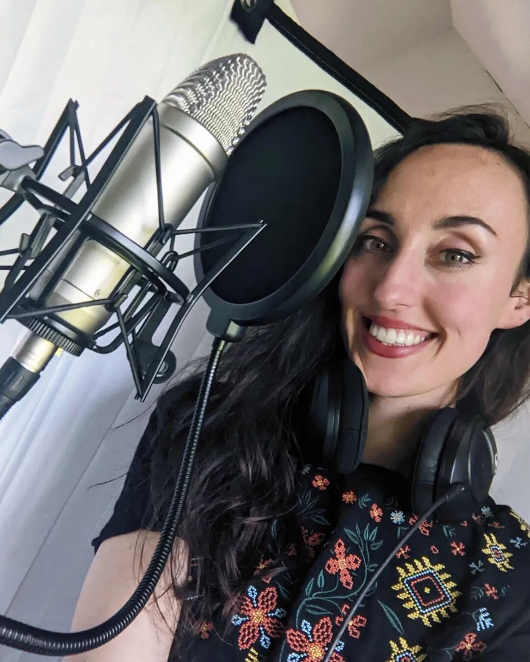 Busy day in the booth today. Working on two fantasy voiceovers, one in Welsh ❤️ And then onto some ambient vocals for a beautiful soundtrack 🎙️🙌
.
.
.
.
.
.
.
.
.
#vocals #vocalists #composer #voiceover #fantasy #remoterecording #homestudio #soundt