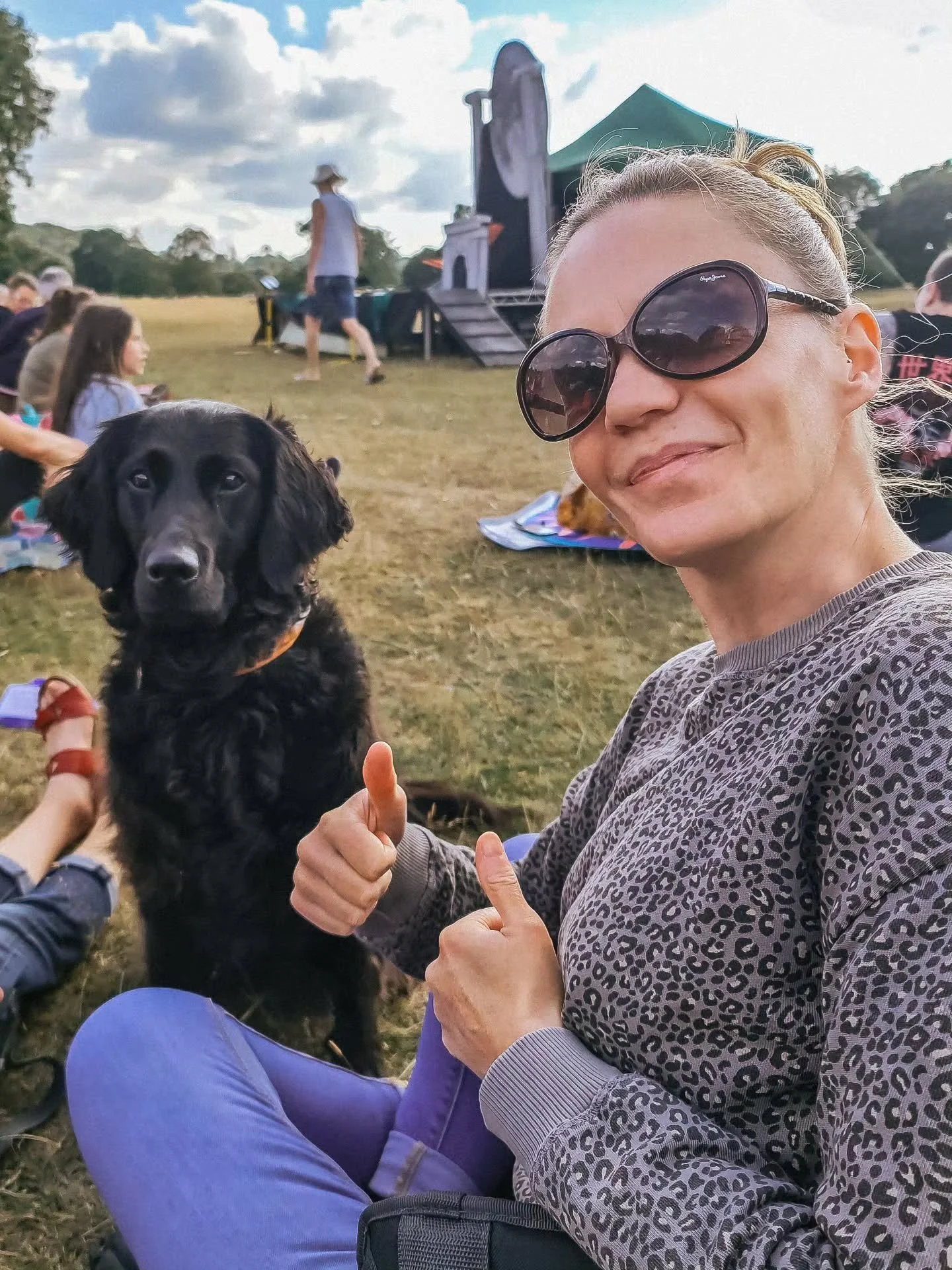 You know that feeling when a memory pops up and you get reminded of how all that work you put into training your dog has been paying off for years and years? 🥰

This was an open air stage show @bradgate_park_trust put on a few summers ago. Late summ
