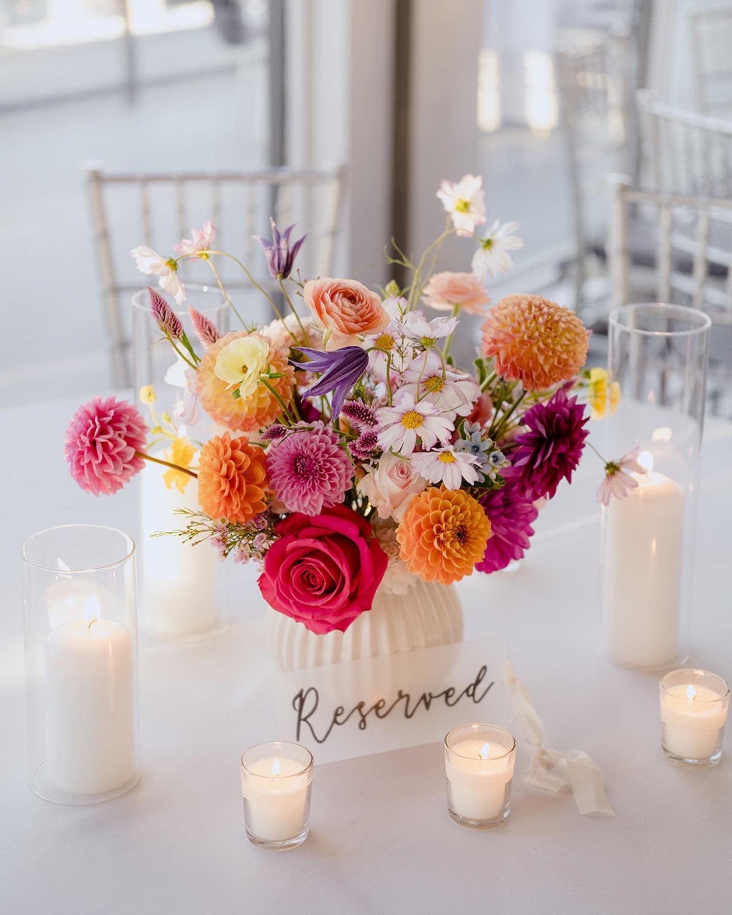 Pretty details and vignettes at the @antiquelofthoboken 🌸

Coordination: @theweddingplanandcompany
Florals: @studionectar