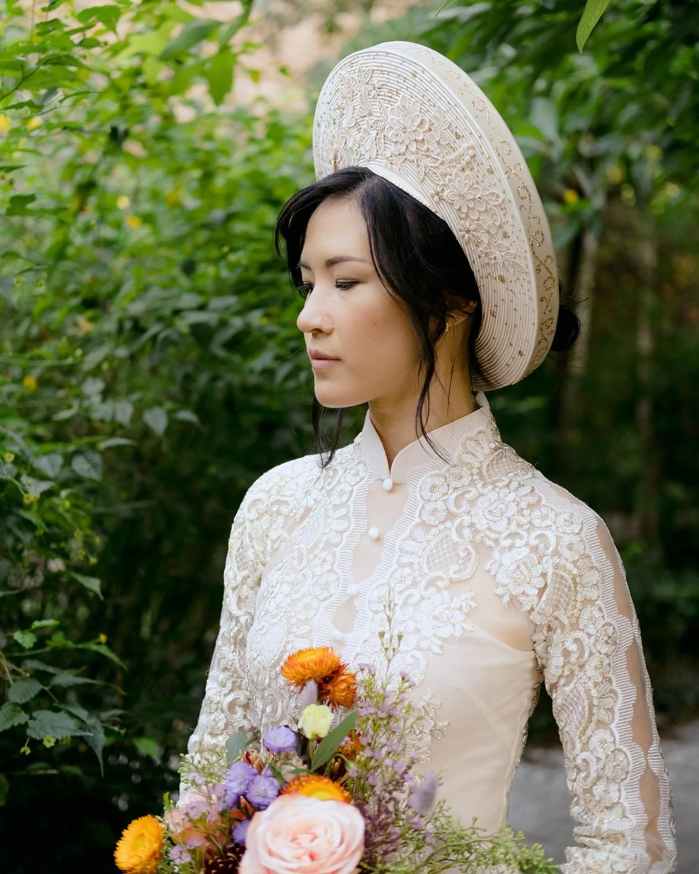 Quiet moments before the first look 🌱 I&rsquo;m in love with the intricate details of Vietnamese bridal dressings. How beautiful is that beading?

💕

Keywords: Vietnamese wedding, Brooklyn wedding photographer, DUMBO, Brooklyn Bridge Park, modern N