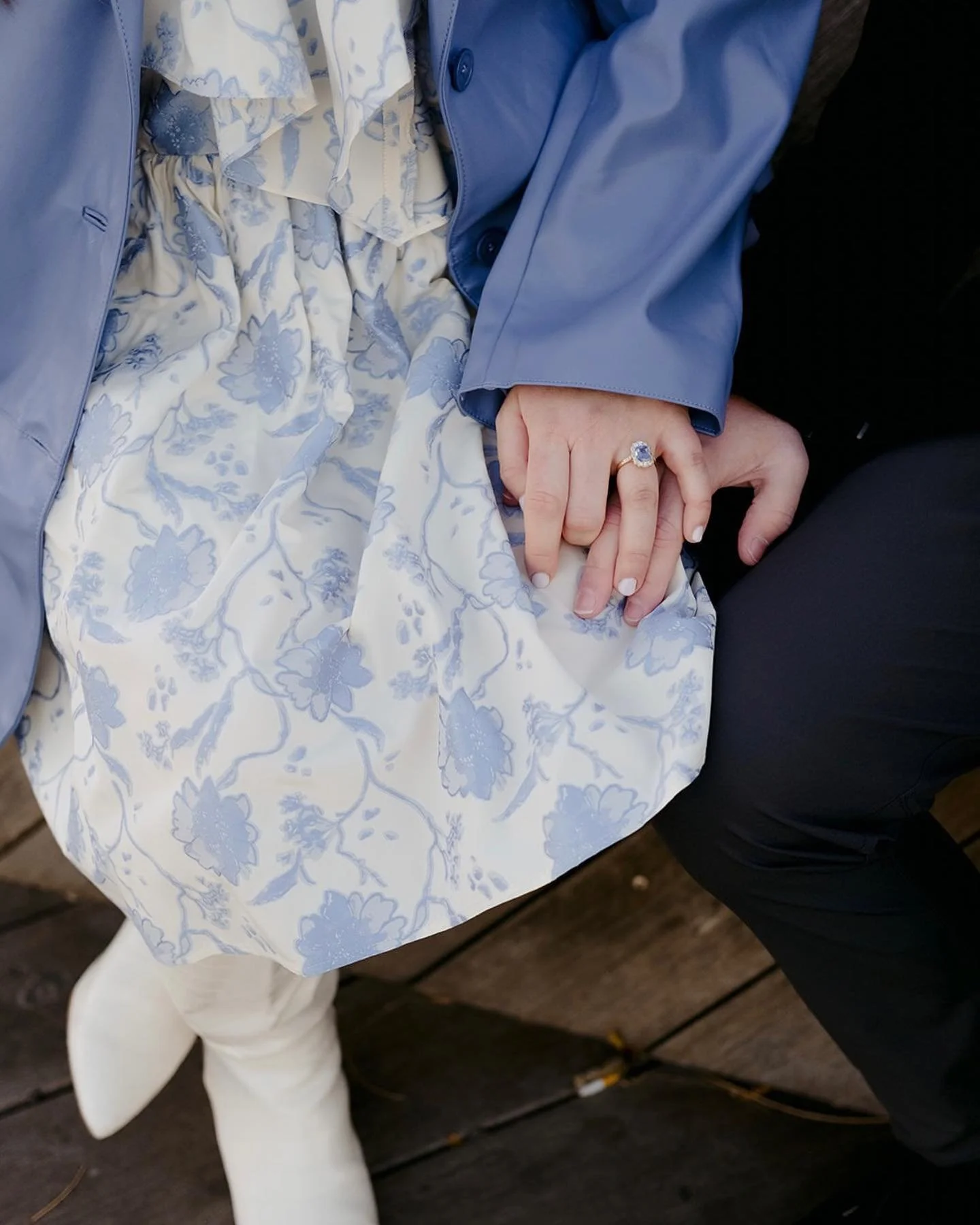 A Hoboken proposal story with the sweetest Nick &amp; Elise (and their surprise guest) 🌸 I&rsquo;m still in love with these periwinkle tones and demand that everyone add it to their color palette immediately <3