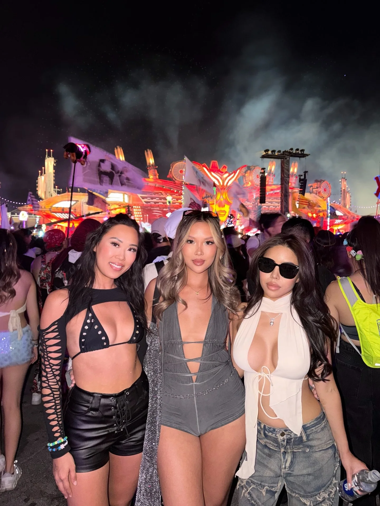 HERMOSA TAKES EDC 💛🍒💗🪩

OUR GIRLS ATE AND GIVE US EXACTLY WHAT WE WERE WAITING FOR 👀⭐️