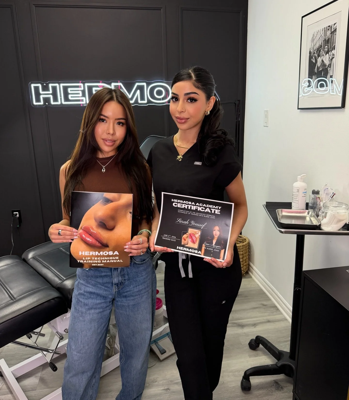 CERTIFIED IN THE HERMOSA LIP TECHNIQUE⭐️

So proud of our gorgeous student today @nursesarah.cb 💗

She absolutely killed the Hermosa advanced lip filler training⭐️

MESSAGE TO SECURE YOUR CAREER LEVEL UP WITH HERMOSA✨💗✨