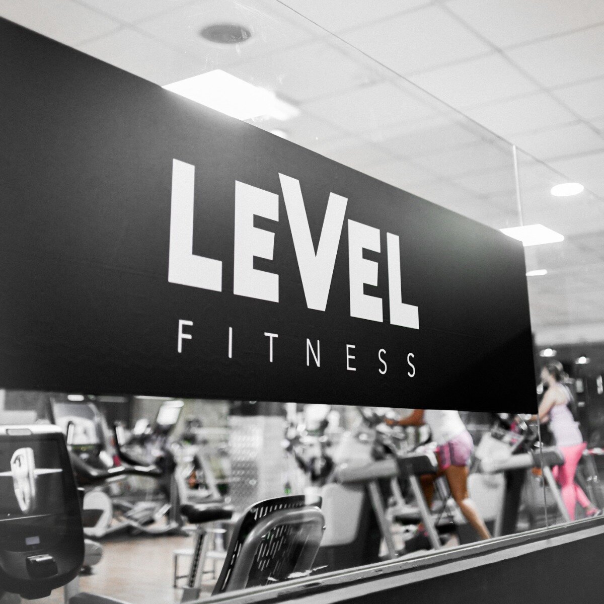 En #LevelFitnessTF te ofrecemos:
🚴🏻 Gran variedad de clases dirigidas (incluidas en la cuota)
🏋🏼&zwj;♀️ Diferentes zonas equipadas para entrenar por libre
💁🏻&zwj;♂️ Monitores de sala para ayudarte con tus rutinas
🥊 Actividades extras: Kick Box