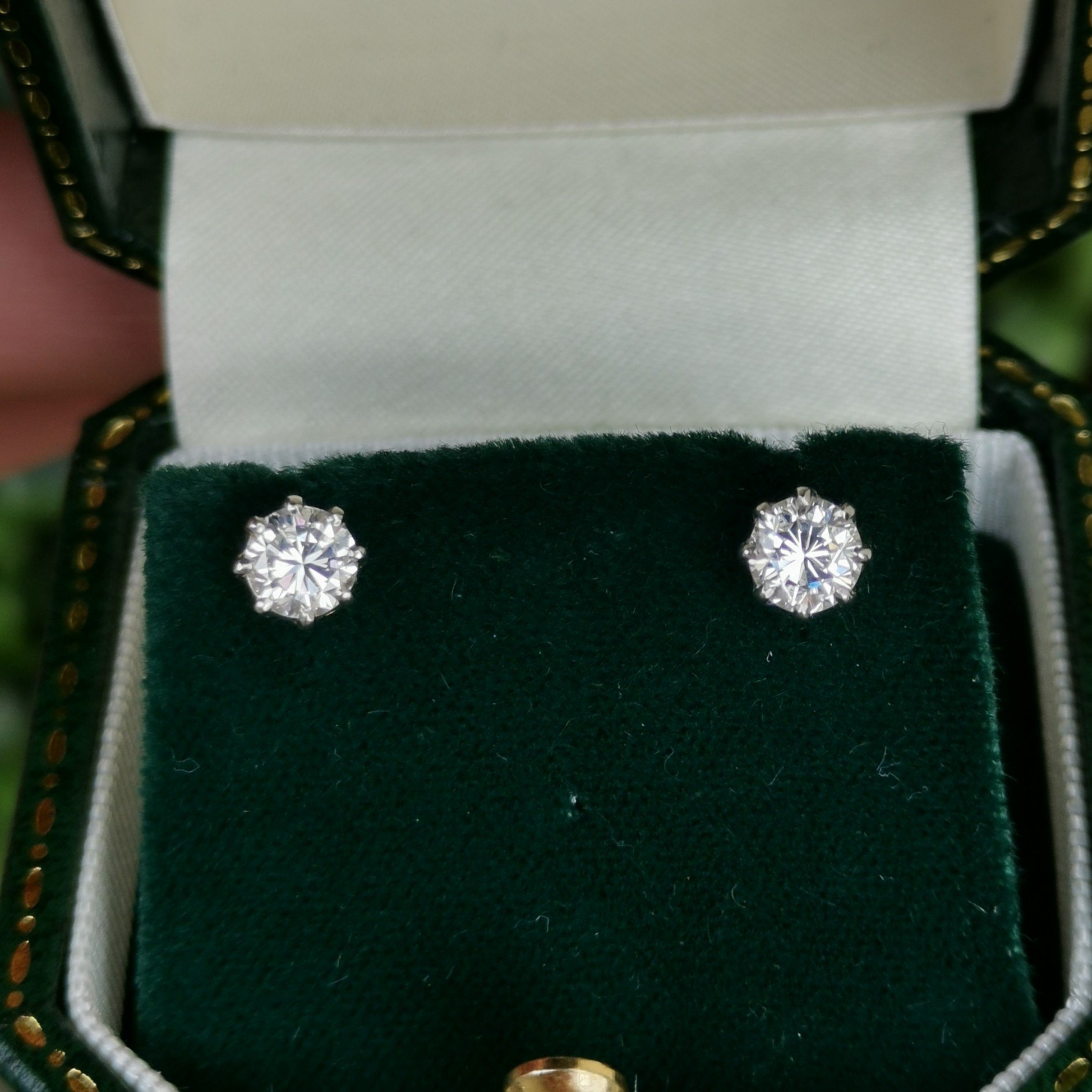 18ct & Diamond Studs