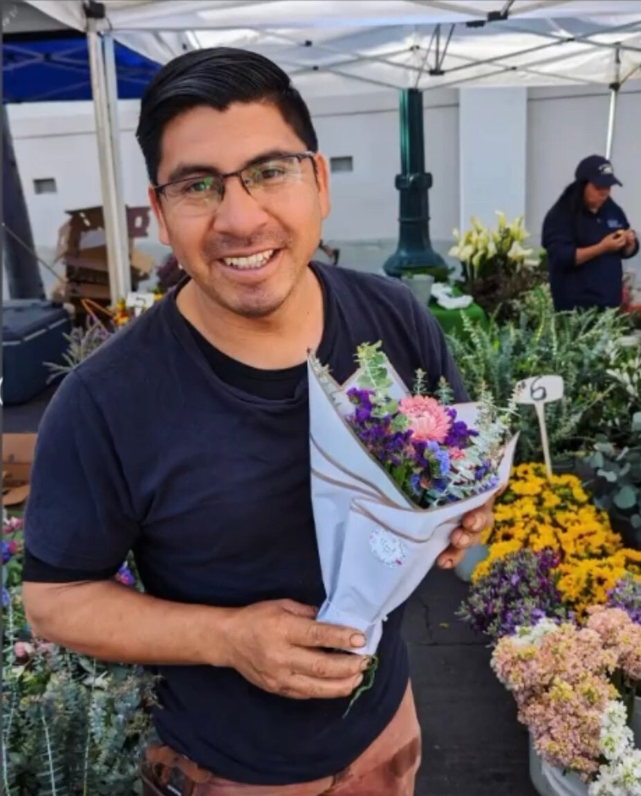 We&rsquo;ve seen Mario grow from a team member at @gilbertandleefarms to a real leader. He&rsquo;s unfailingly cheerful and always busy. Can you say: farmer crush? #farmersmarketsdontjusthappen #keepfarmersfarming #farmfreshflowers #littleitaly