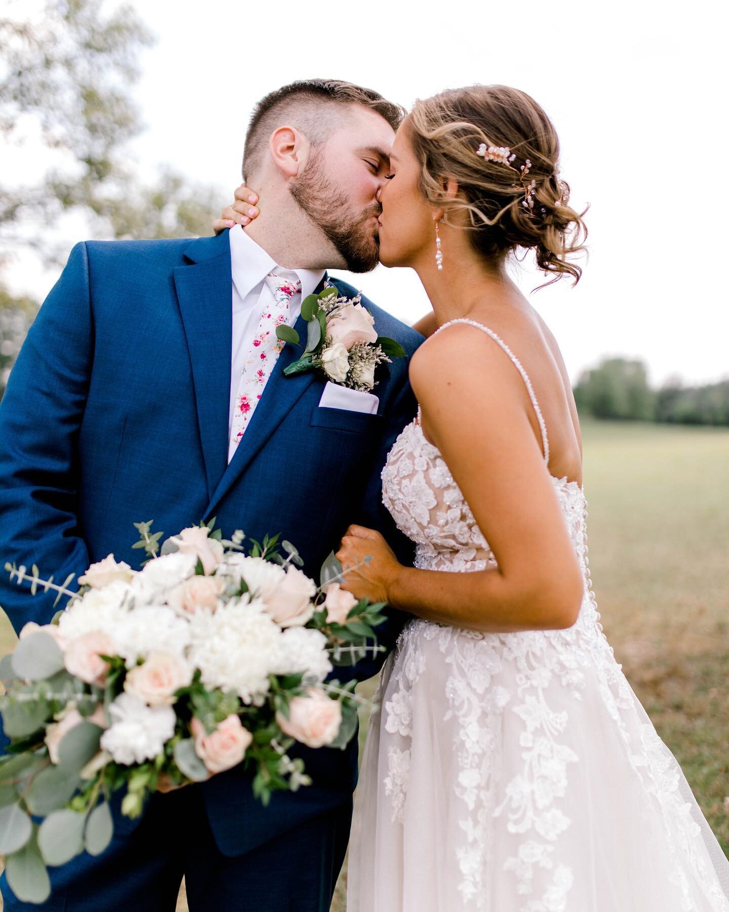 These two 😍 I told Pj to hold onto Bekah&rsquo;s bouquet for a second so that she could squeeze him tight. Contrary to some of the looks I got when those words left my mouth, I think we all loved the result. Thanks for being a true gentleman, Pj!! 
