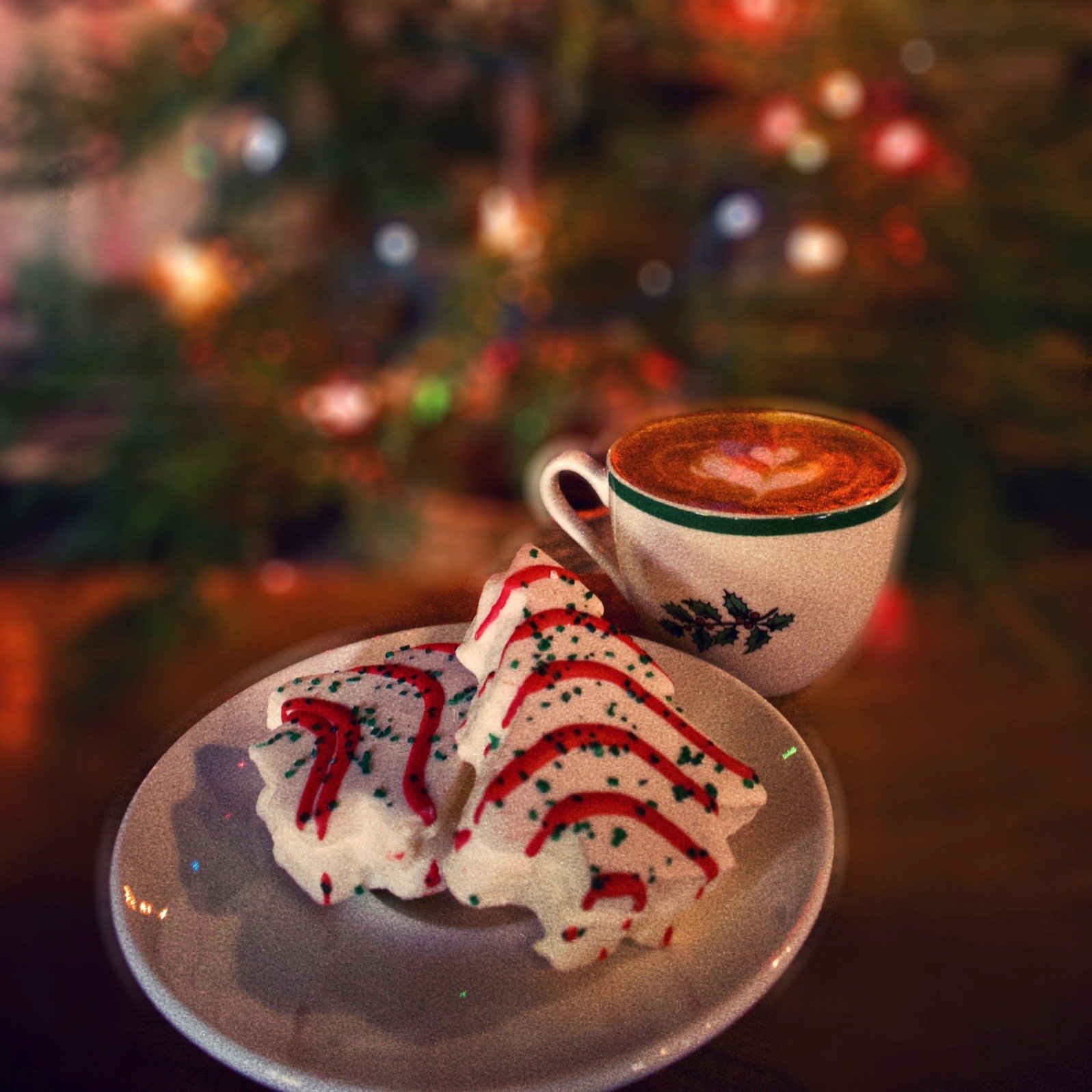 Our Christmas Tree Cake Latte: Your favorite little Christmas cake, all grown up and stirred into a latte.🎄🎄🎄🎄

#christmastreecakes #christmastreecakelatte #southerngirlcoffeecompany #christmas2025