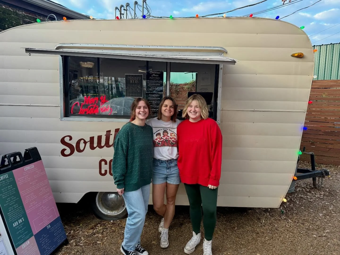 Merry Christmas Eve, sweet friends 🎄
Come grab a cup, say hey, and soak in a little Christmas joy &mdash; we&rsquo;re open till 2 🤍☕️