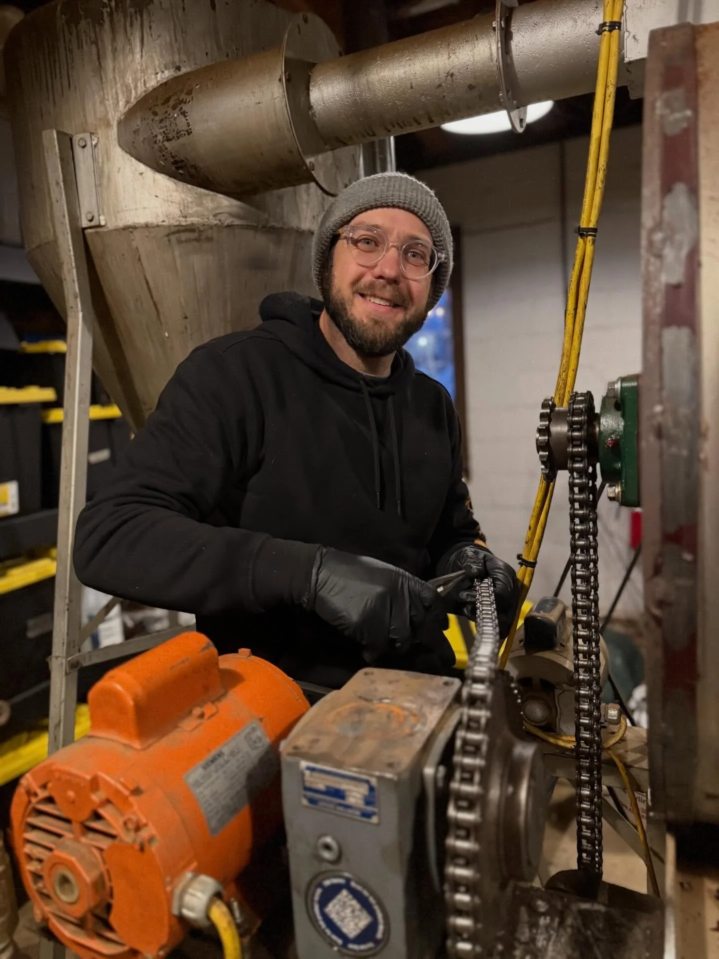 Appreciation post to the man who literally keeps the gears turning at the shop! 🙌
Our big roaster has been down all week, so we&rsquo;ve been running on our &ldquo;baby roaster.&rdquo; To put it in perspective&mdash;our little guy can roast about 1 