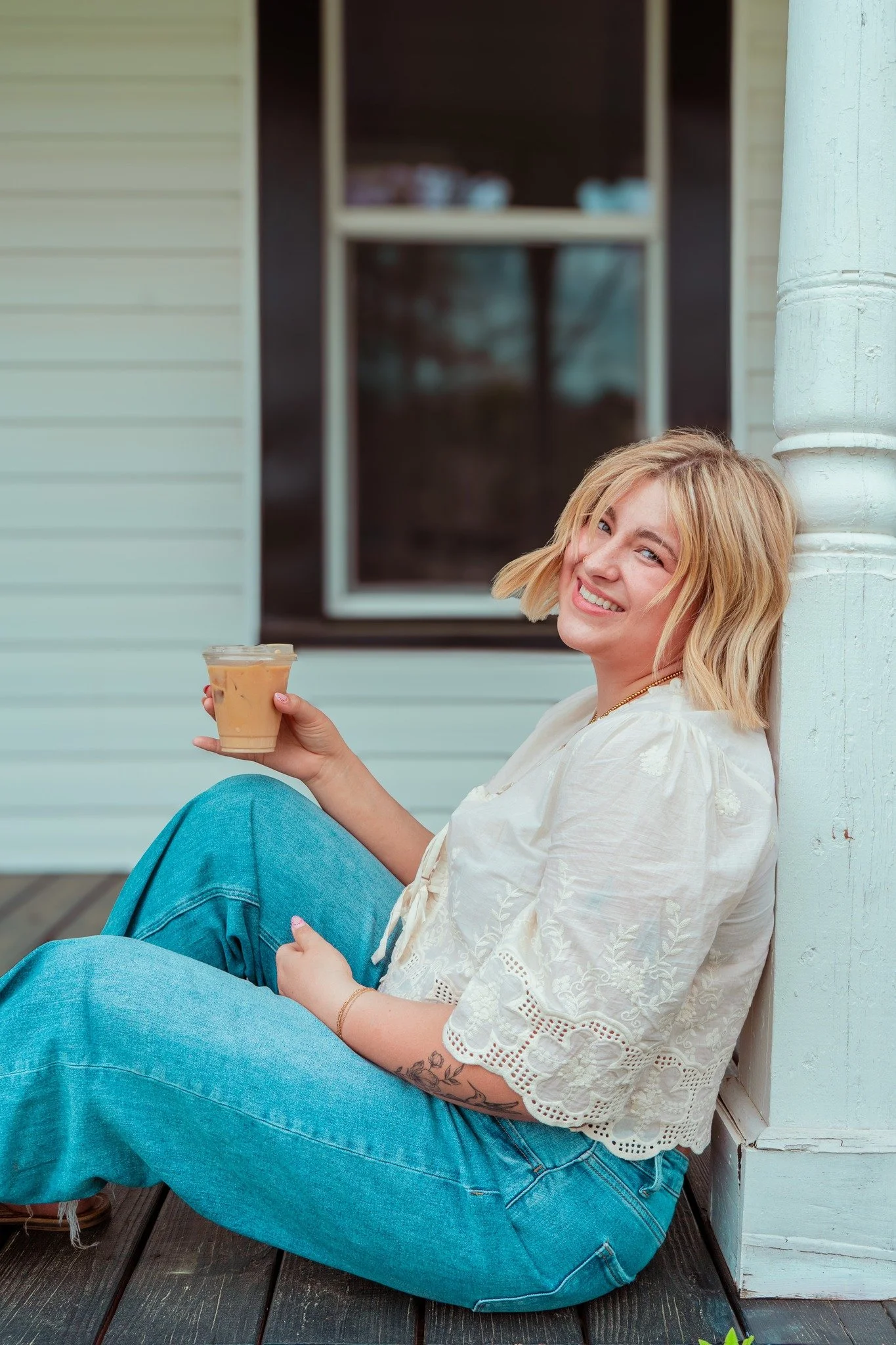 Nothing like front porch sittin' and latte sippin'. 

Shout out to @madilousboutique for styling our girls! 

#Prettybarista #madilousboutique ##southerngirlcoffeecompany #frontporchsittin